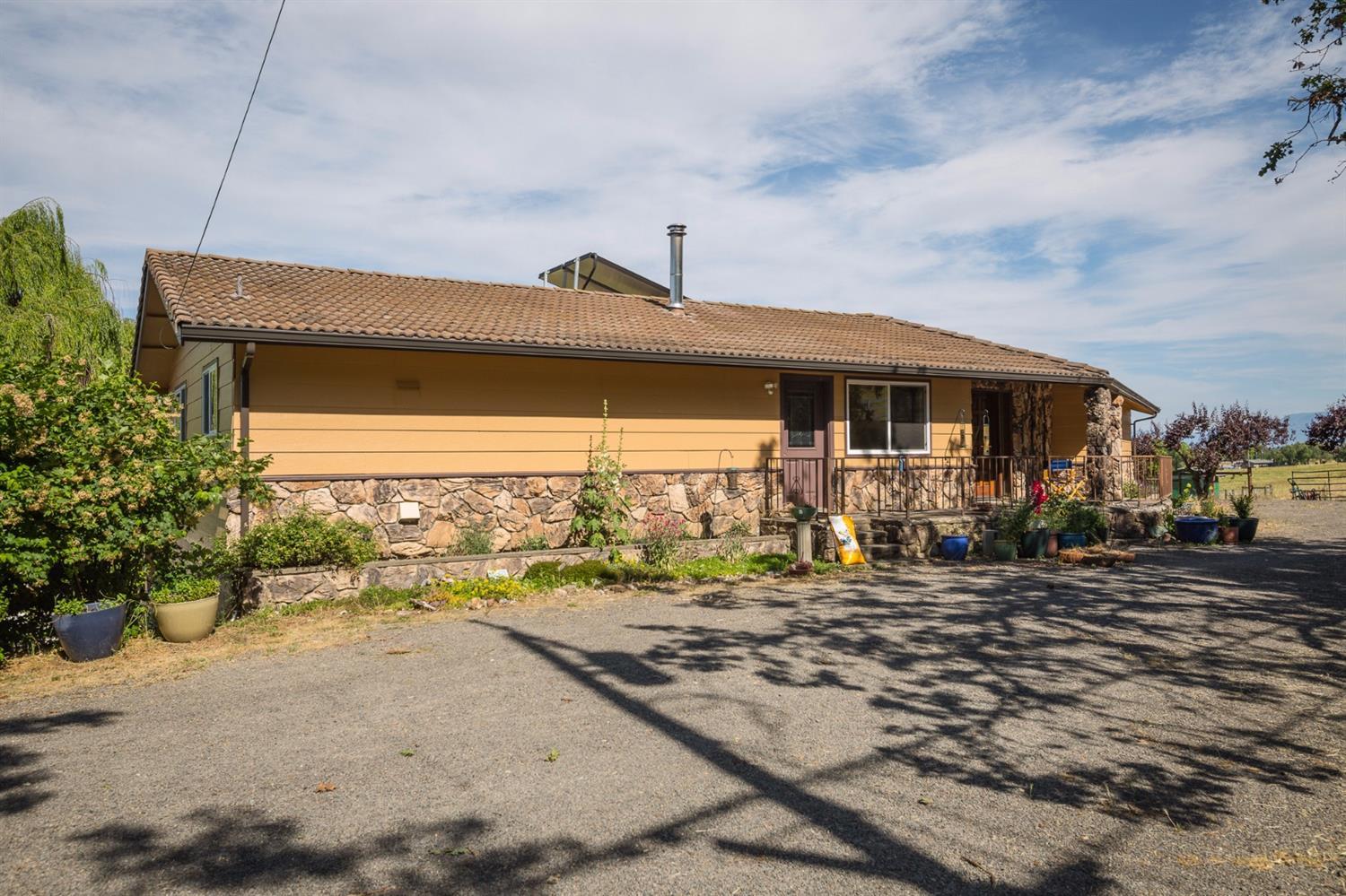 3770 Old Stage Road Central Point, OR 97502 - Photo 5 of 29 a front view of a house with a yard