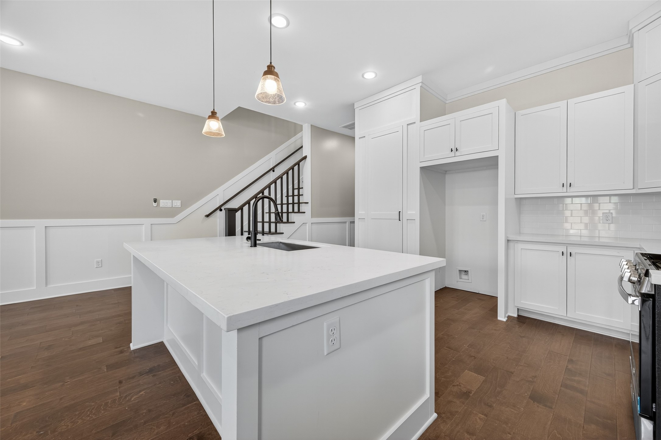 7325 Market Street Houston, TX 77020 - Photo 11 of 47 a utility room with cabinets washer and dryer