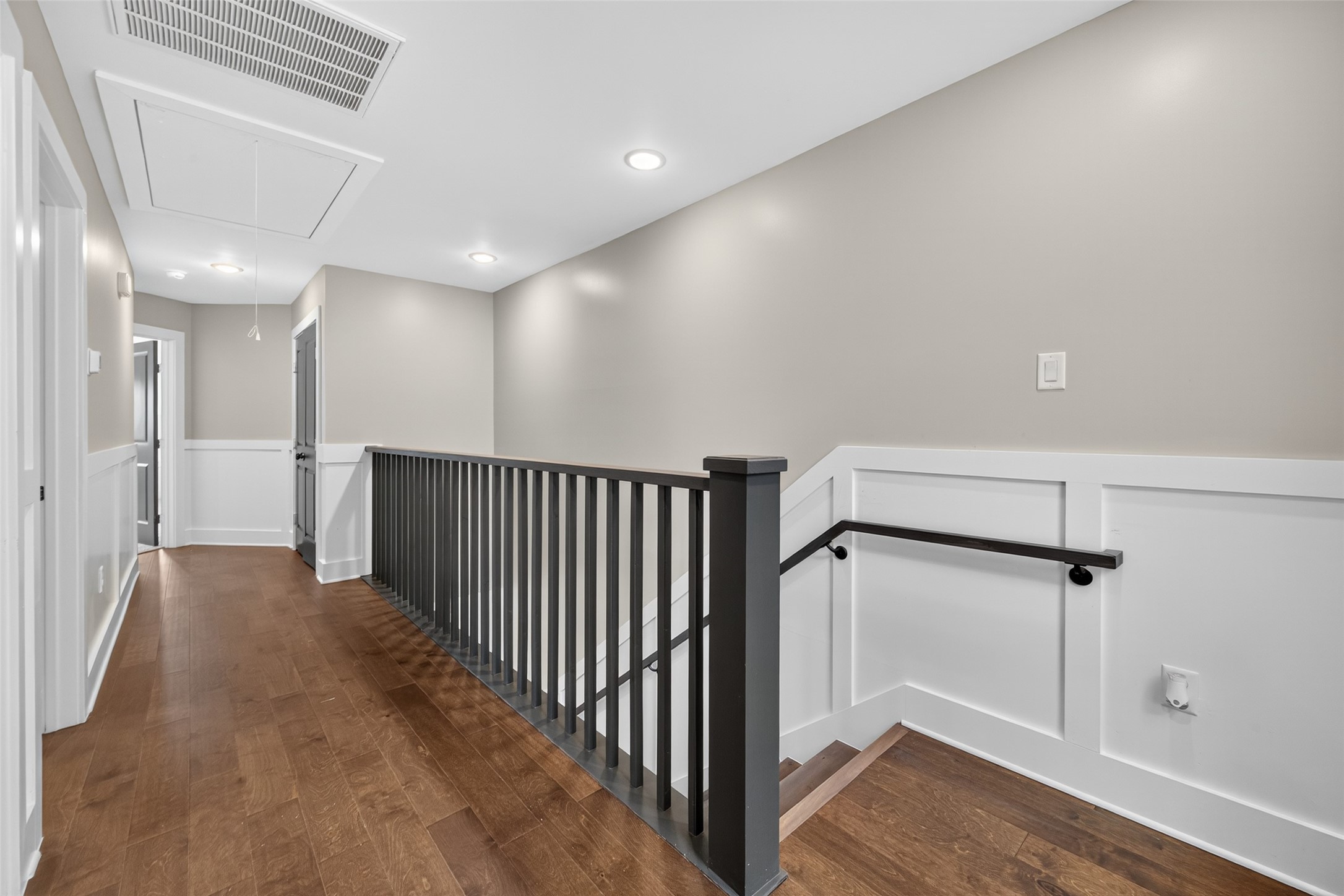 7325 Market Street Houston, TX 77020 - Photo 17 of 47 a view of a hallway with wooden floor