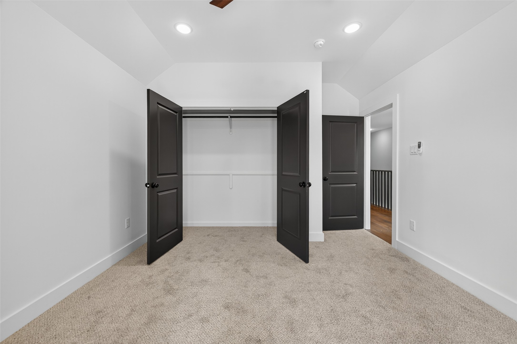 7325 Market Street Houston, TX 77020 - Photo 20 of 47 an empty room with closet and a hallway