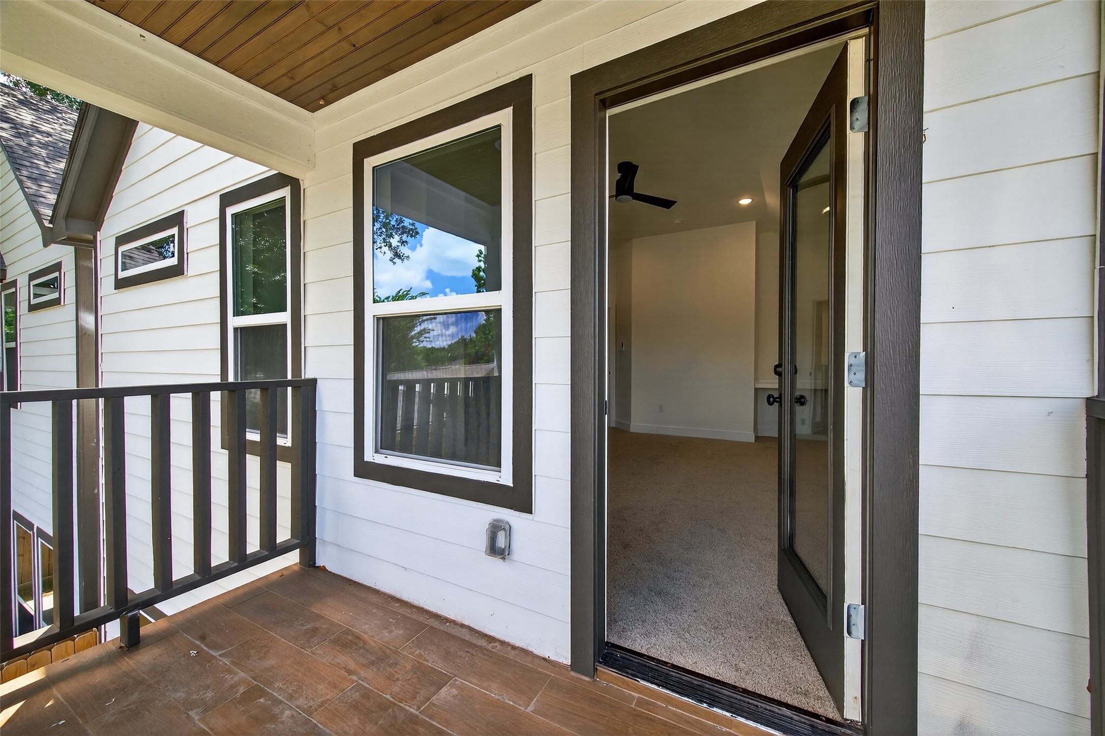 7325 Market Street Houston, TX 77020 - Photo 36 of 47 a view of a front door and wooden floor