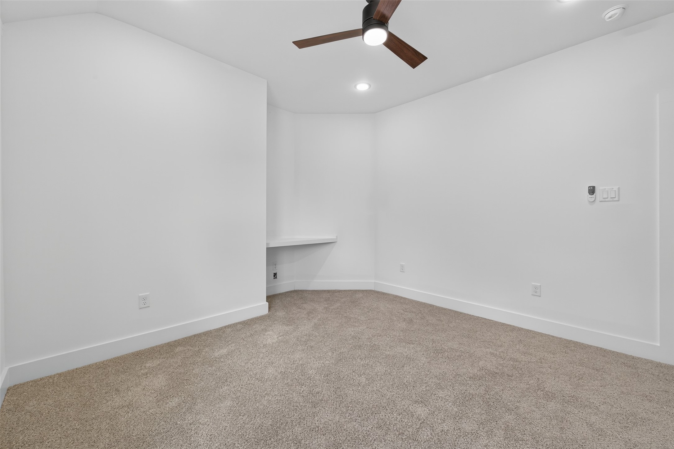 7325 Market Street Houston, TX 77020 - Photo 41 of 47 an empty room with a empty space and windows