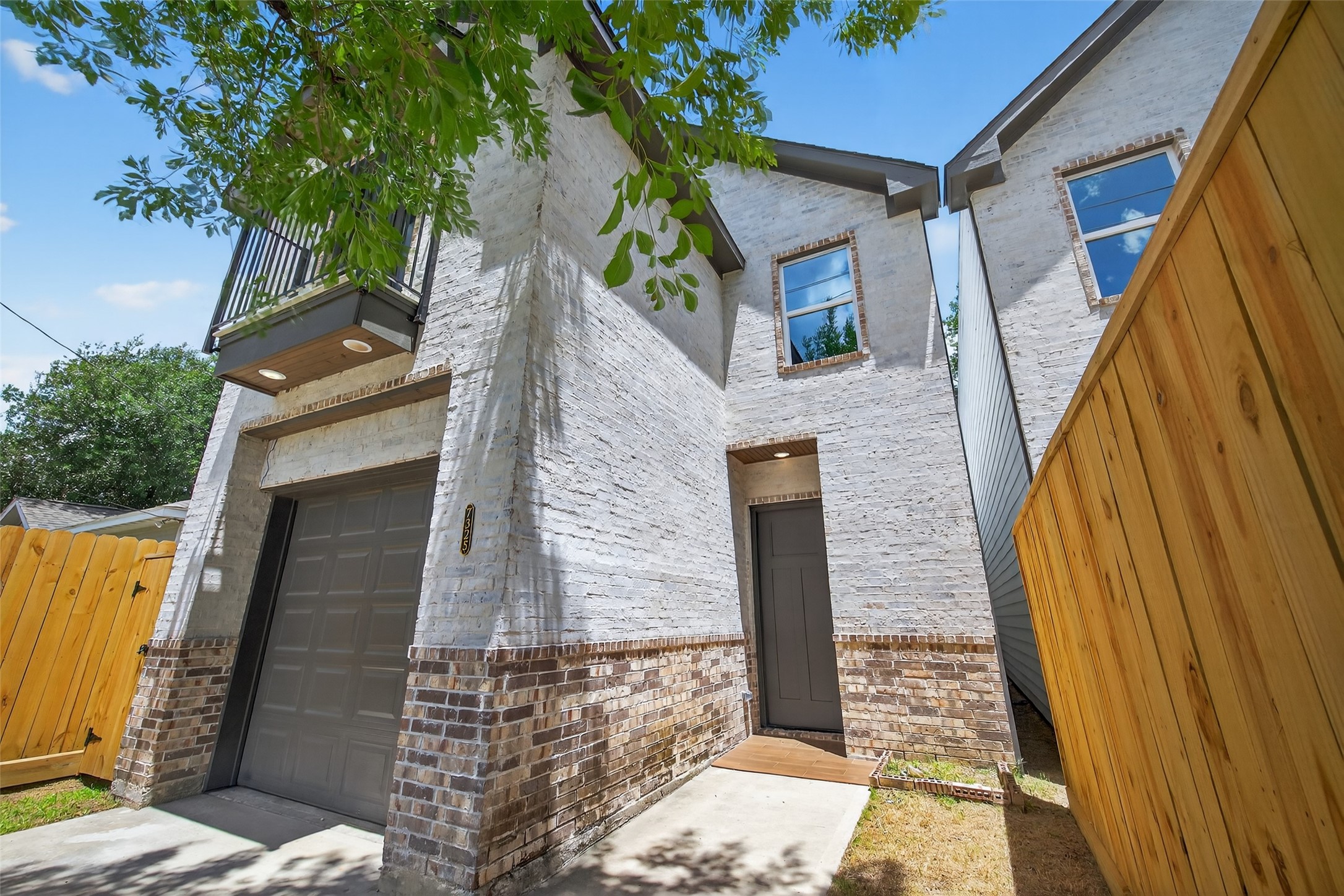 7325 Market Street Houston, TX 77020 - Photo 44 of 47 a front view of a house with a garden