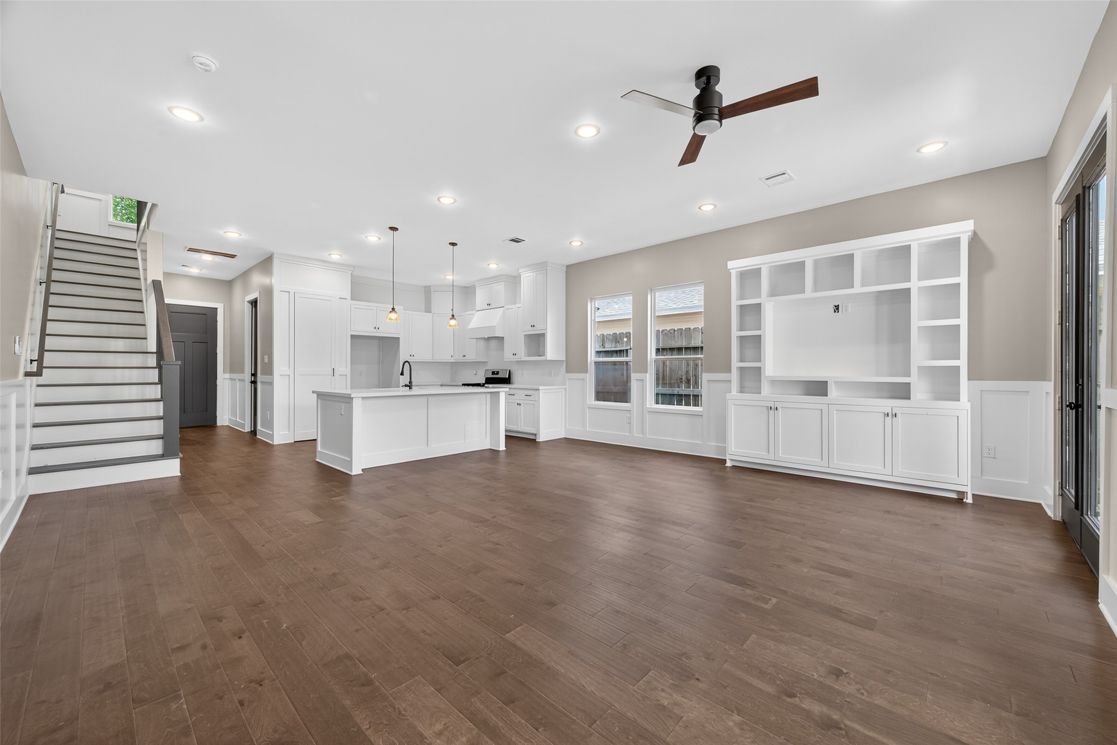 7325 Market Street Houston, TX 77020 - Photo 7 of 47 a view of an empty room with a window