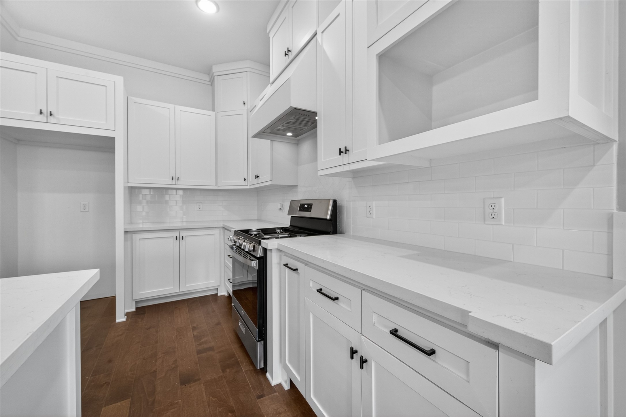 7325 Market Street Houston, TX 77020 - Photo 10 of 47 a kitchen with white cabinets and sink