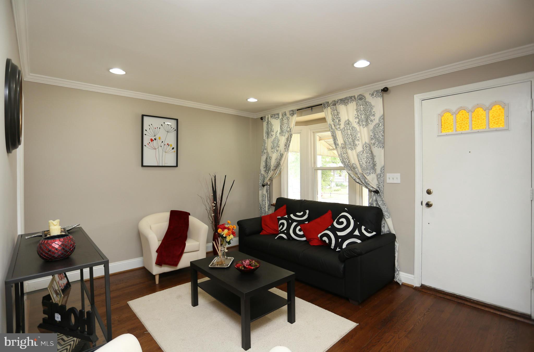 1934 Quentin Road Baltimore, MD 21222 - Photo 6 of 30 Living Room