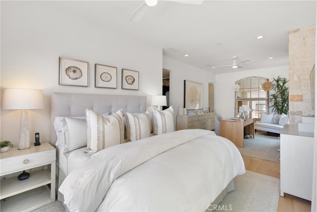 3306 Marcus Avenue Newport Beach, CA 92663 - Photo 14 of 36 a large bedroom with a bed and a lamp