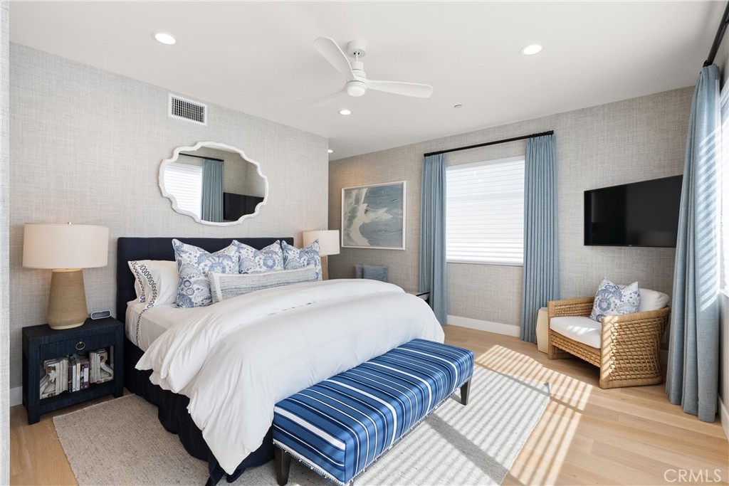 3306 Marcus Avenue Newport Beach, CA 92663 - Photo 22 of 36 a bedroom with bed and a flat screen tv