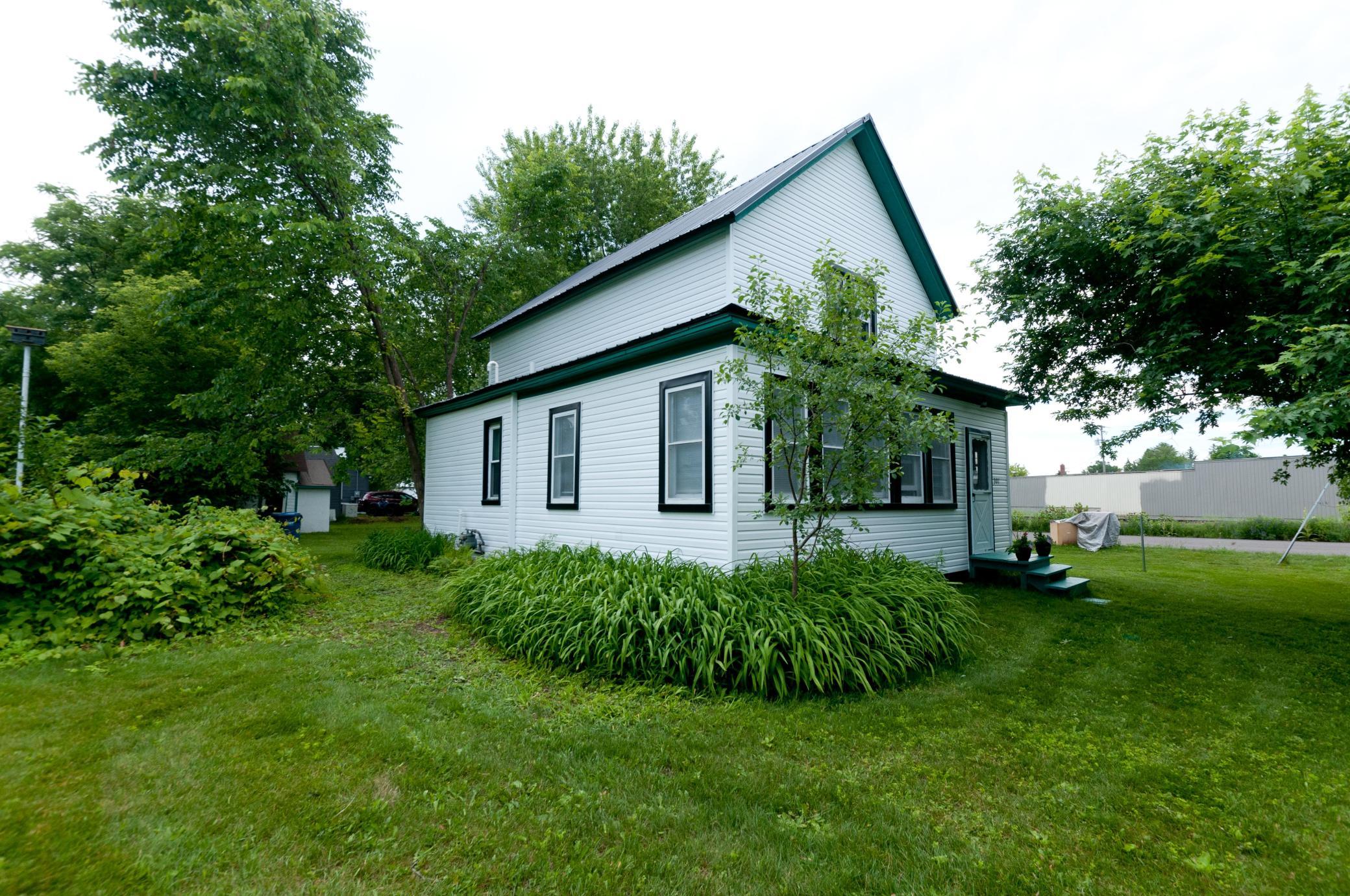 301 10th Street Cameron, WI 54822 - Photo 2 of 34