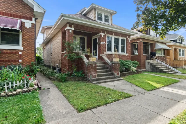$349,900 | 3825 Kenilworth Avenue, Berwyn, IL 60402