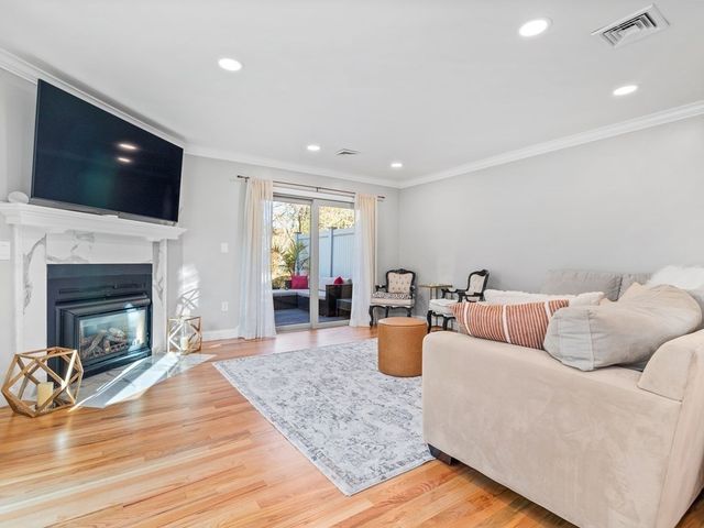 $775,000 | 1400 Lagrange Street, Unit 1400, Boston, MA 02459