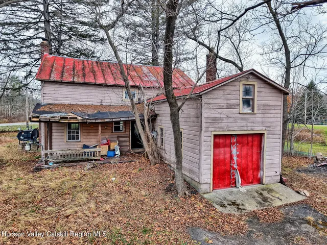 a view of a yard with a tree