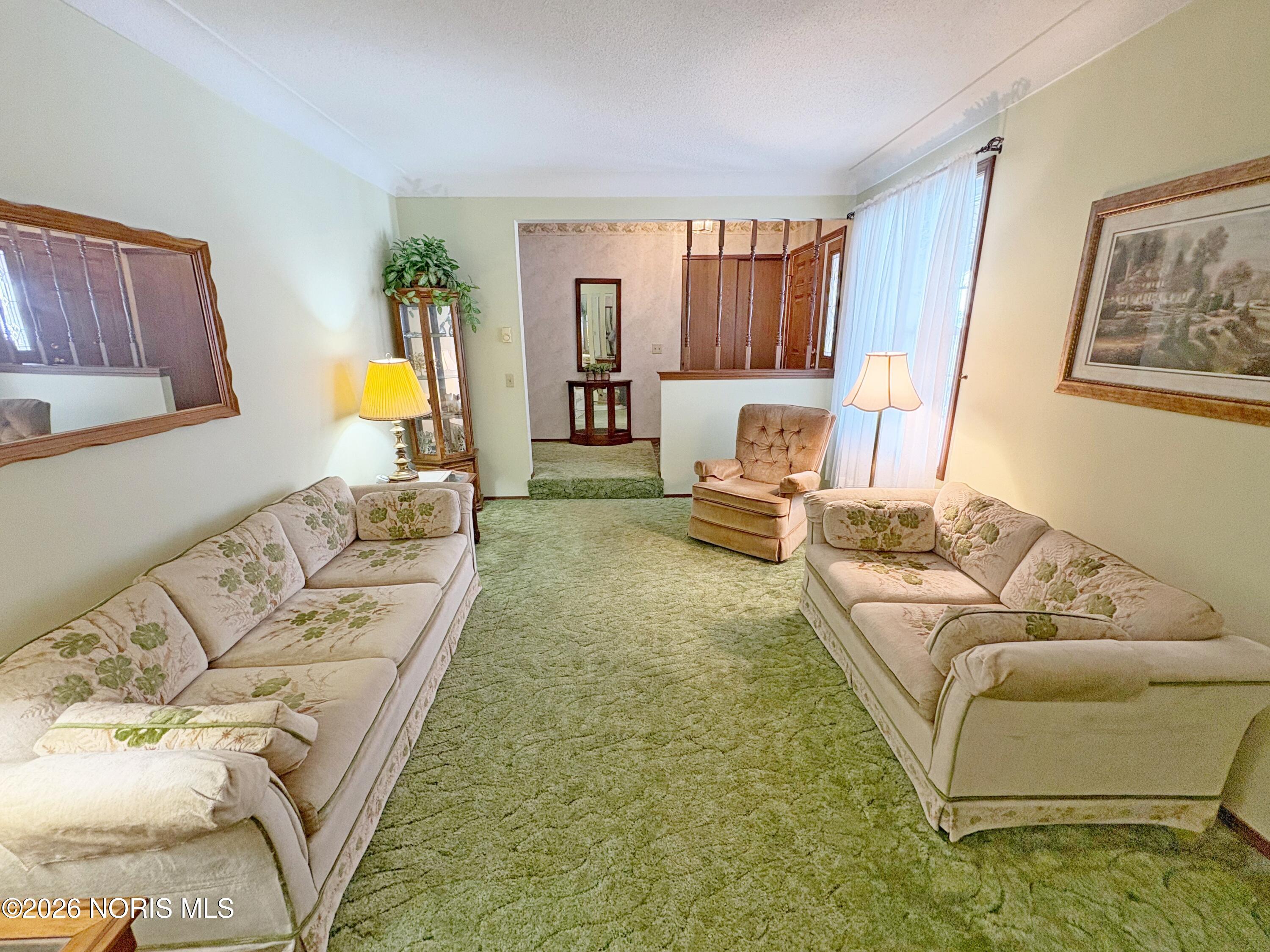 3515 Brown Road Oregon, OH 43616 - Photo 8 of 41 8 liv rm