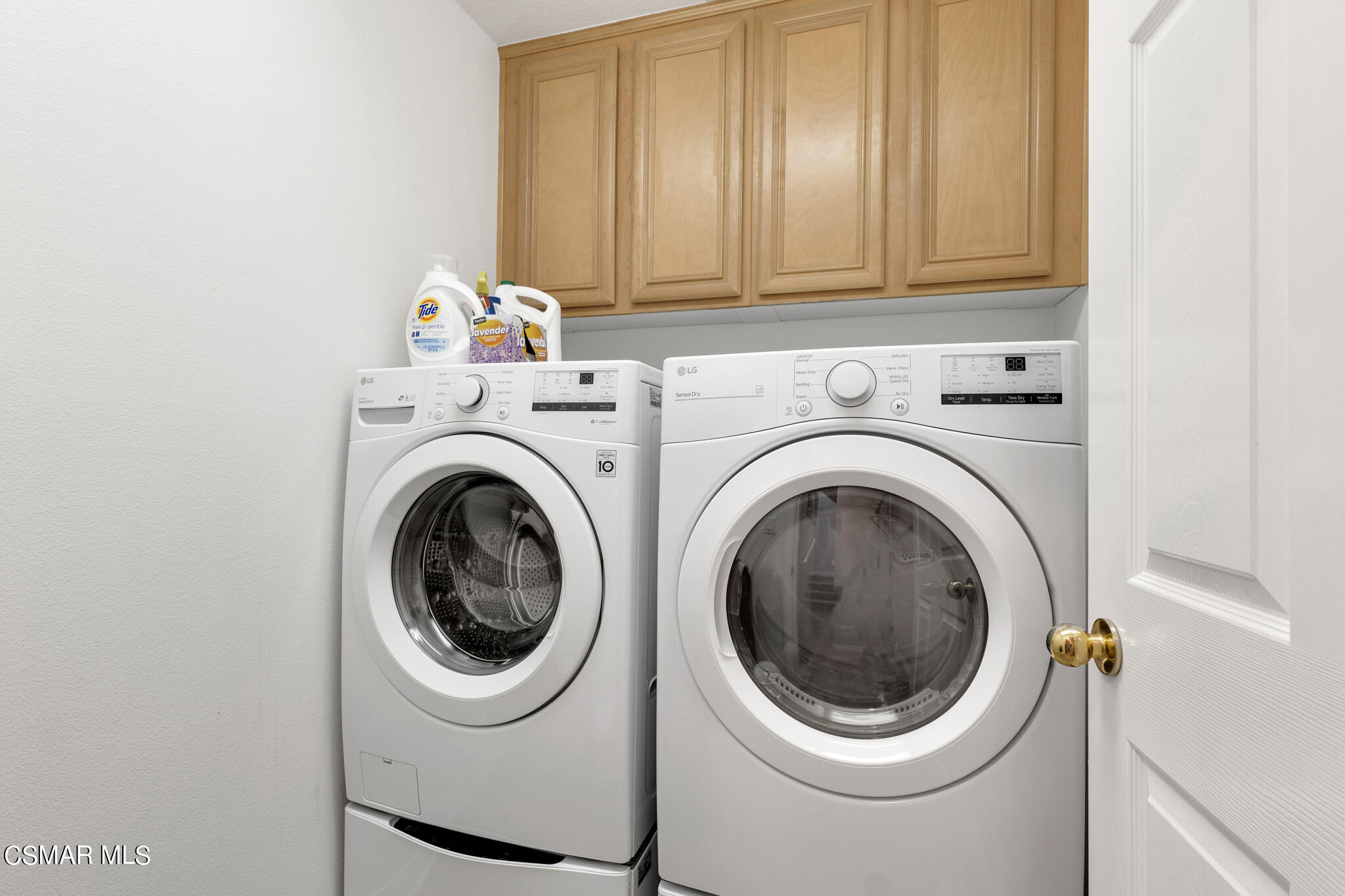 1233 Bayside Circle Oxnard, CA 93035 - Photo 31 of 37 a utility room with dryer and washer