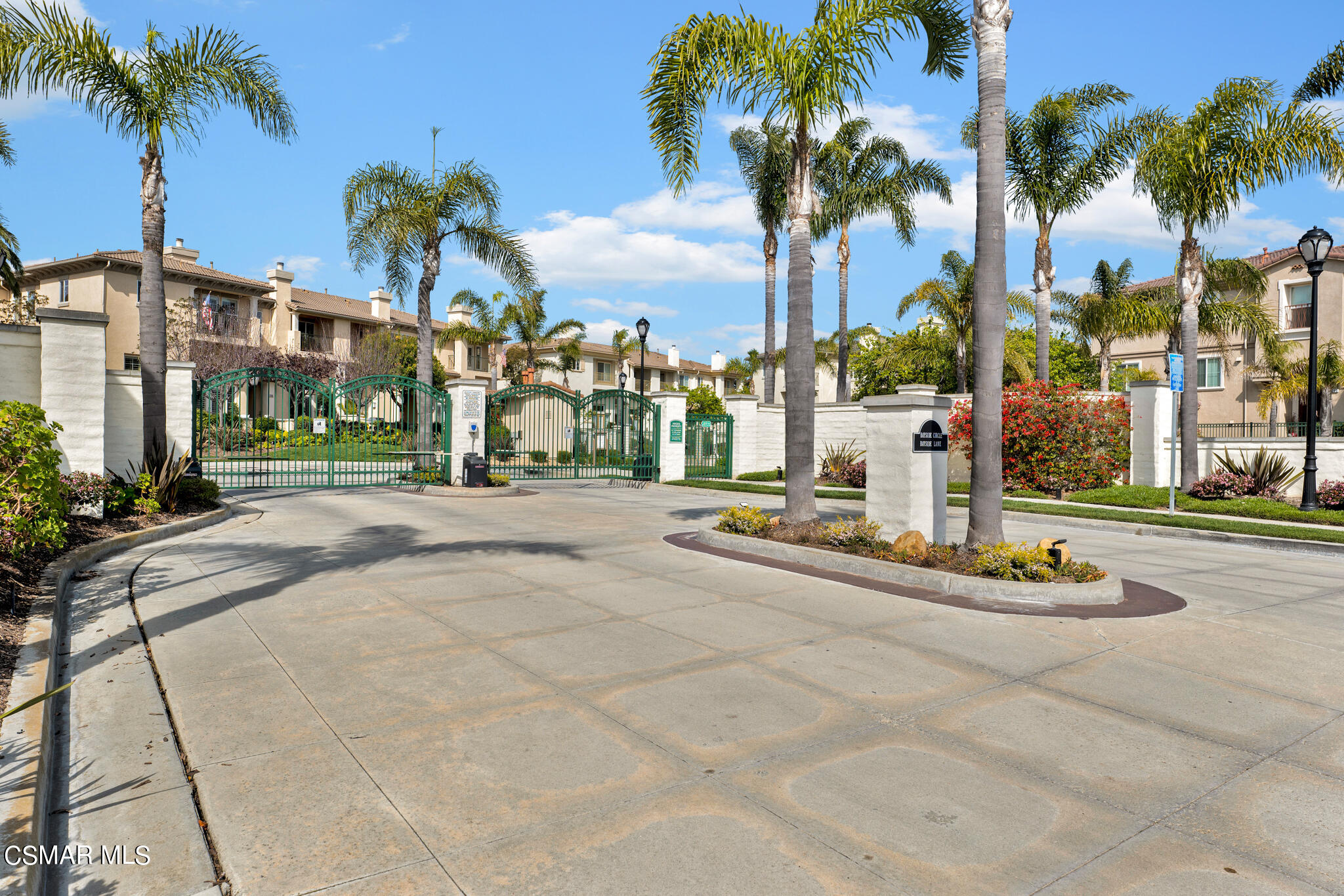 1233 Bayside Circle Oxnard, CA 93035 - Photo 33 of 37 a view of a park with palm trees