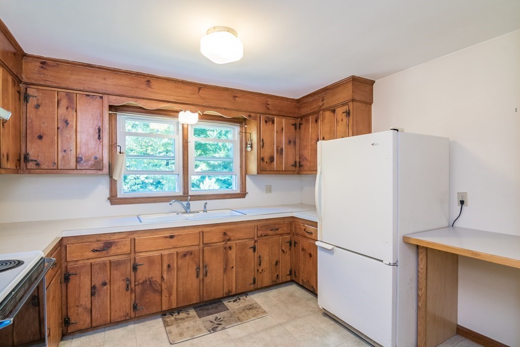 63 Chestnut Street Amherst, MA 01002 - Photo 7 of 33 Gallery Image 7