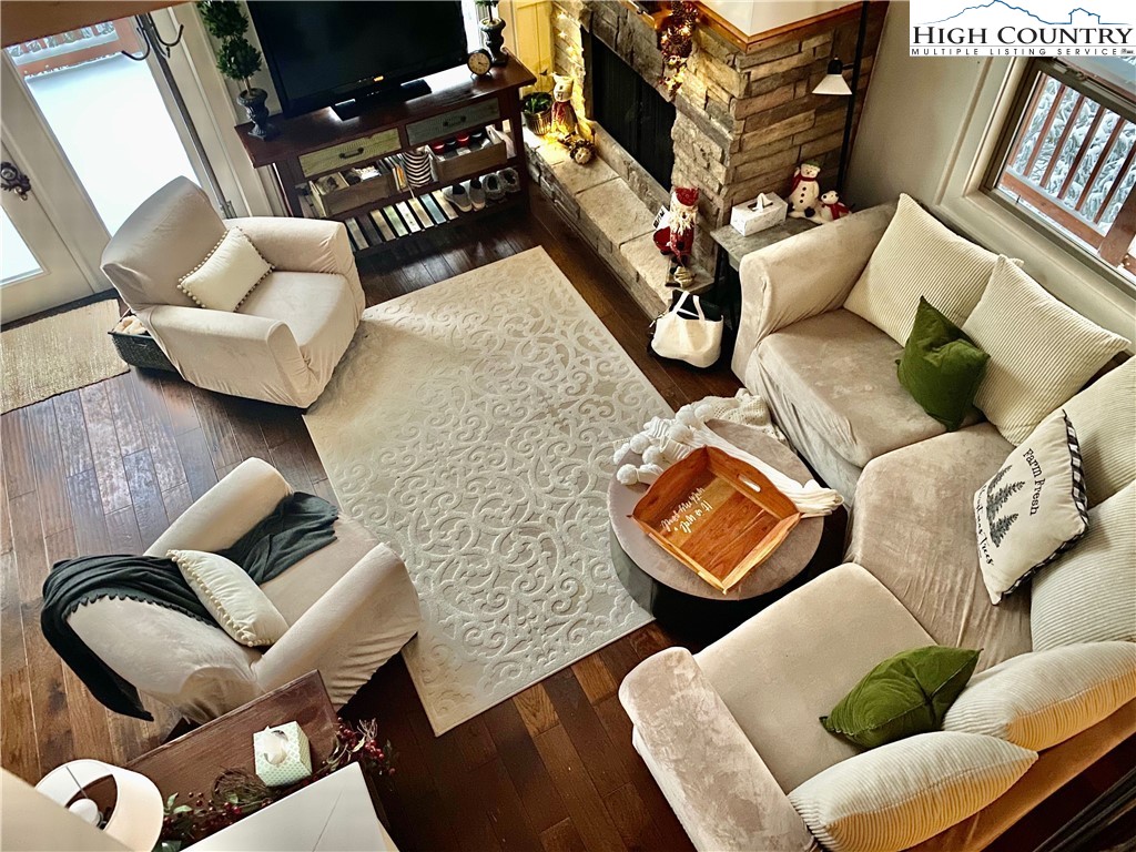 702 Pine Ridge Road Beech Mountain, NC 28604 - Photo 3 of 24 a living room with furniture and a couch