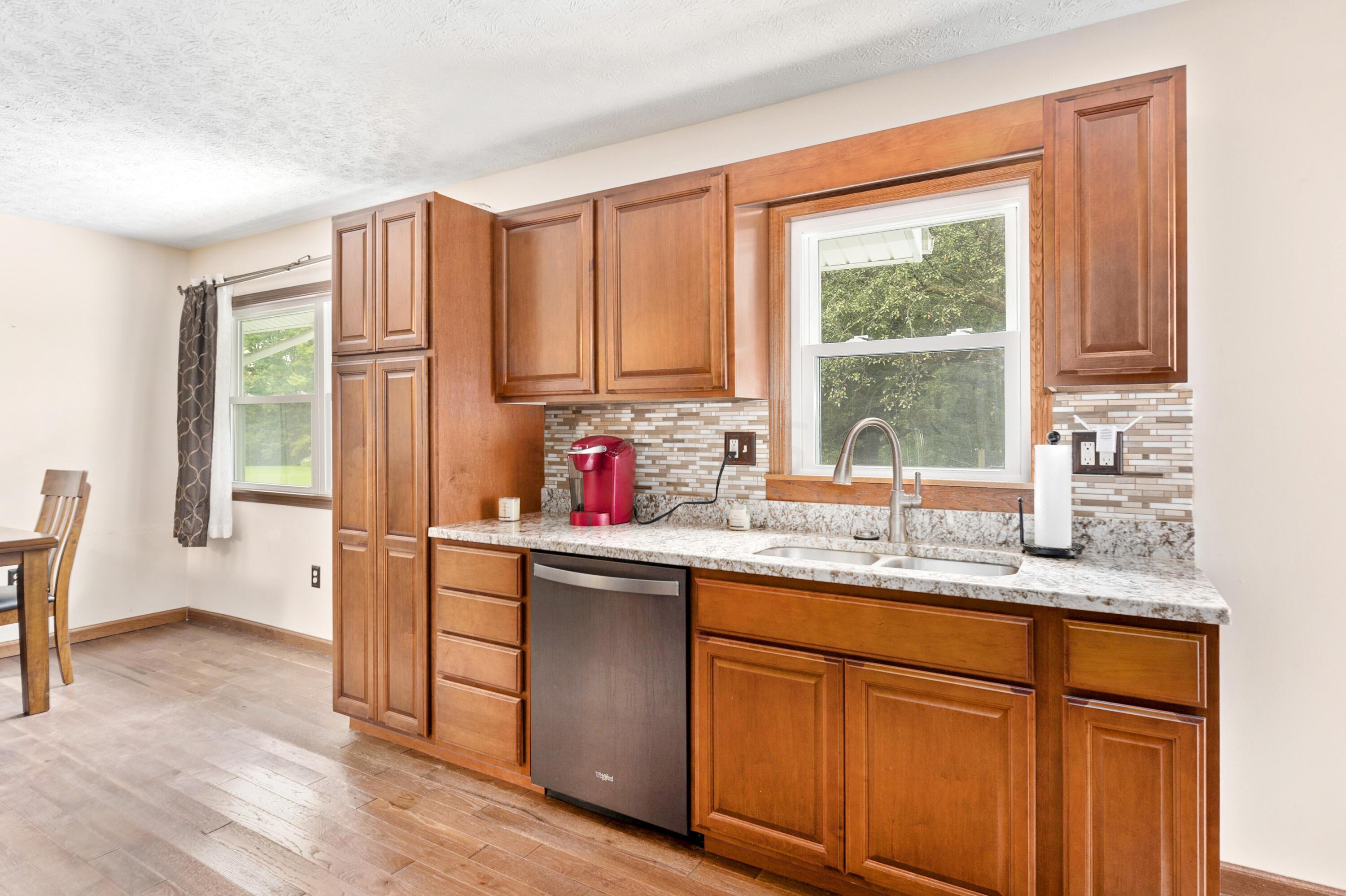 9180 Wesleyan Church Road Southwest Pataskala, OH 43062 - Photo 8 of 46 Kitchen