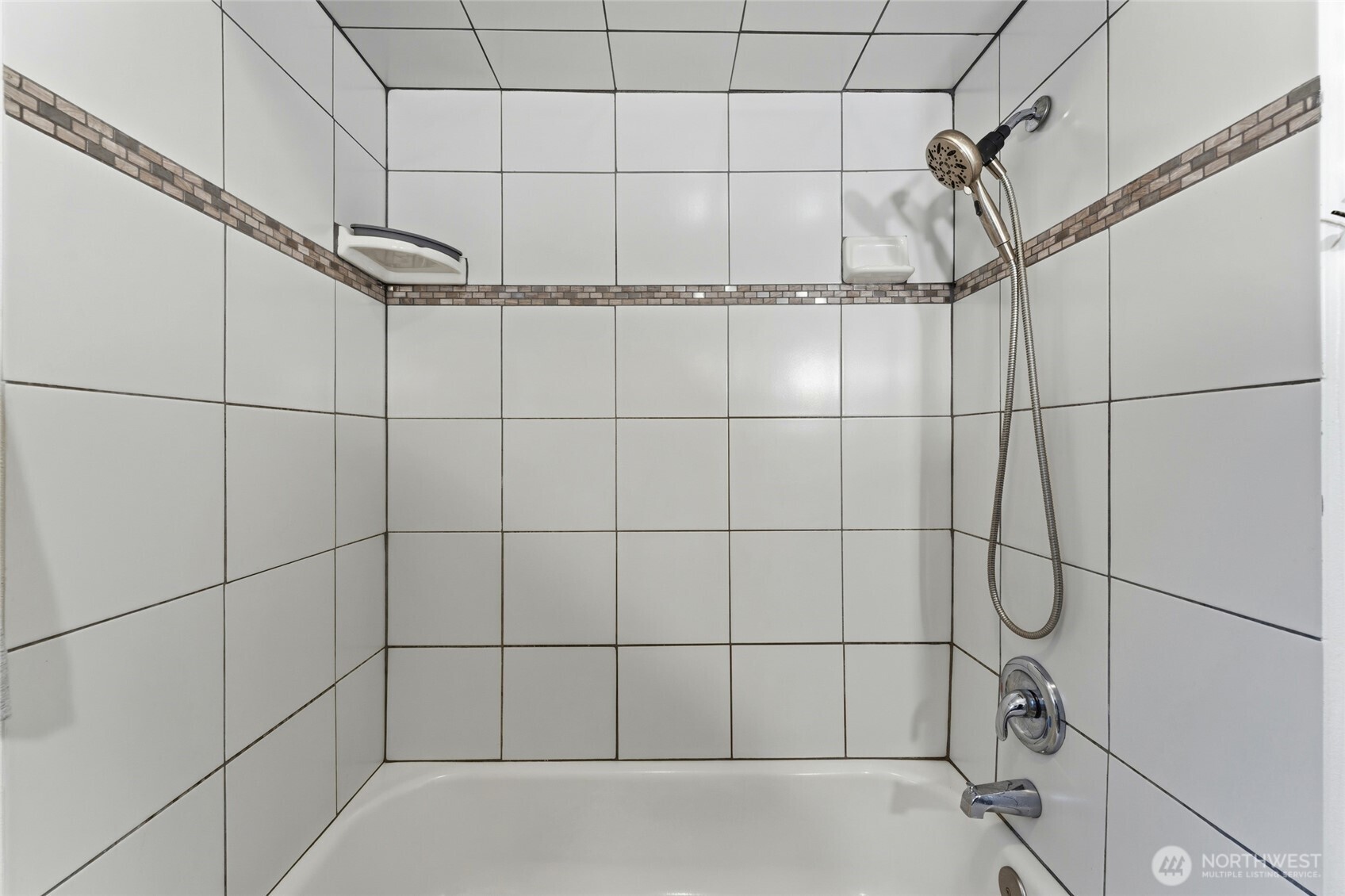 624 Juniper Street Walla Walla, WA 99362 - Photo 13 of 25 a bathroom with a shower