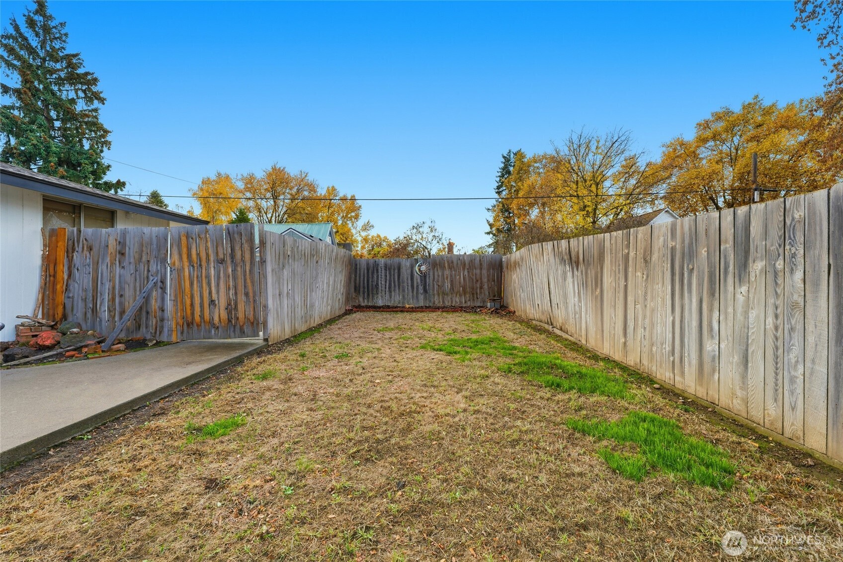 624 Juniper Street Walla Walla, WA 99362 - Photo 18 of 25 a view of a backyard with wooden fence