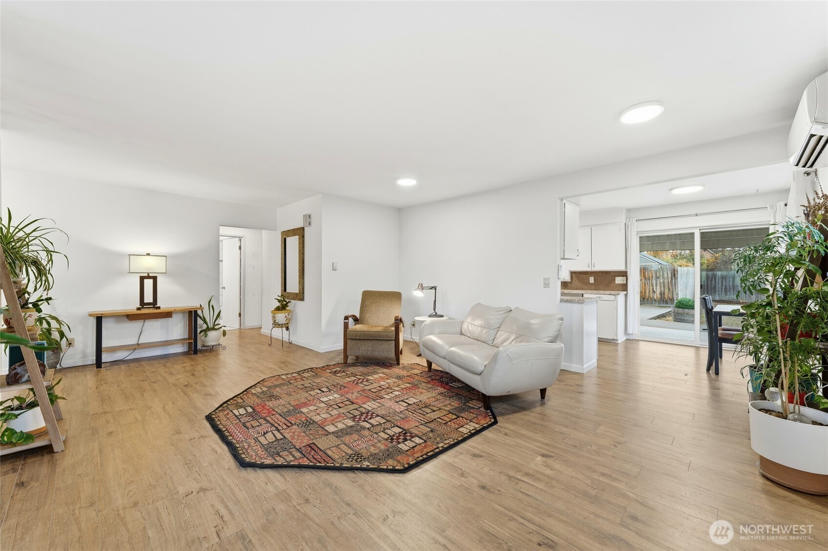 624 Juniper Street Walla Walla, WA 99362 - Photo 5 of 25 a living room with furniture and a table