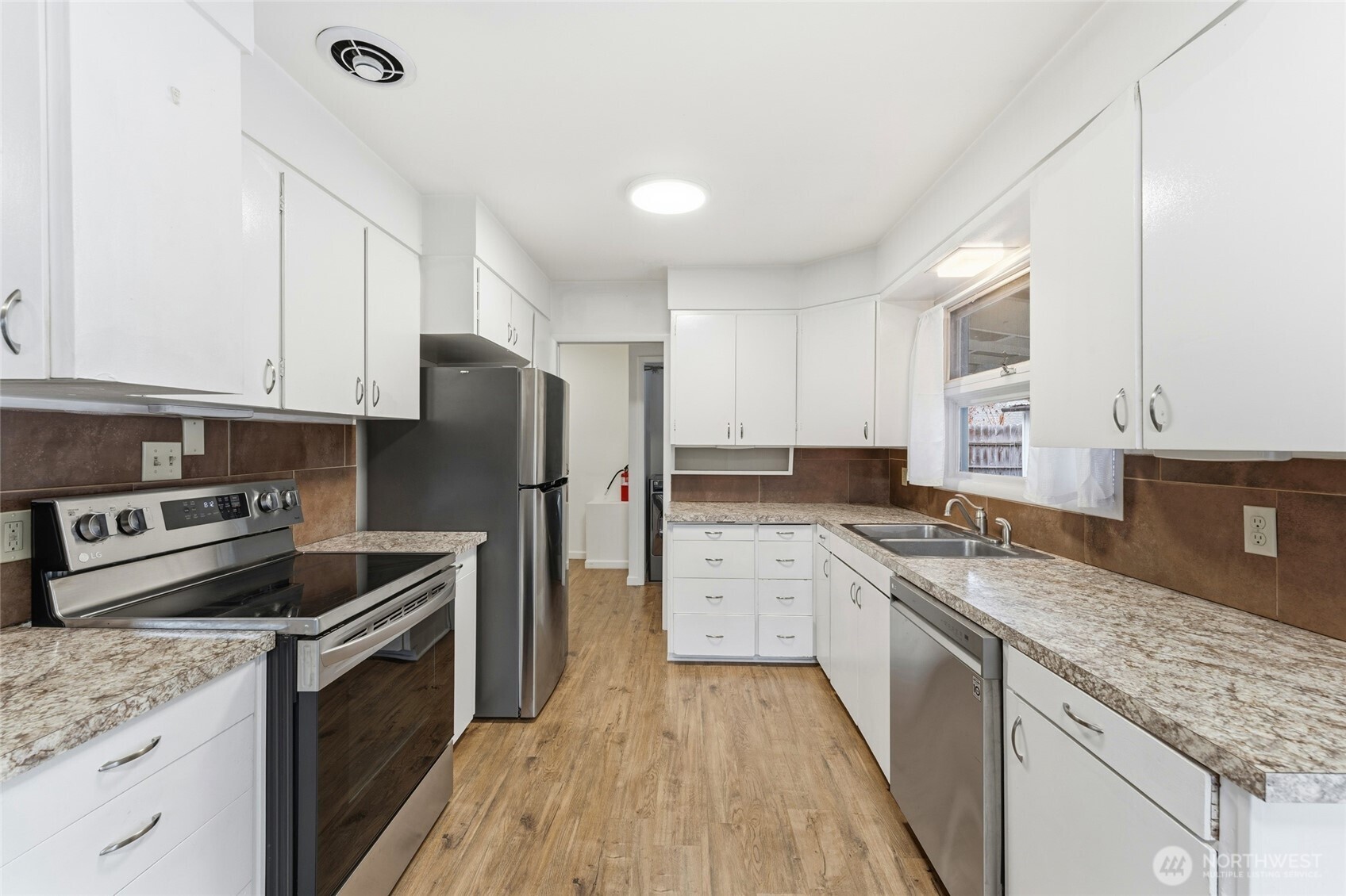 624 Juniper Street Walla Walla, WA 99362 - Photo 8 of 25 a kitchen with a stove sink and refrigerator