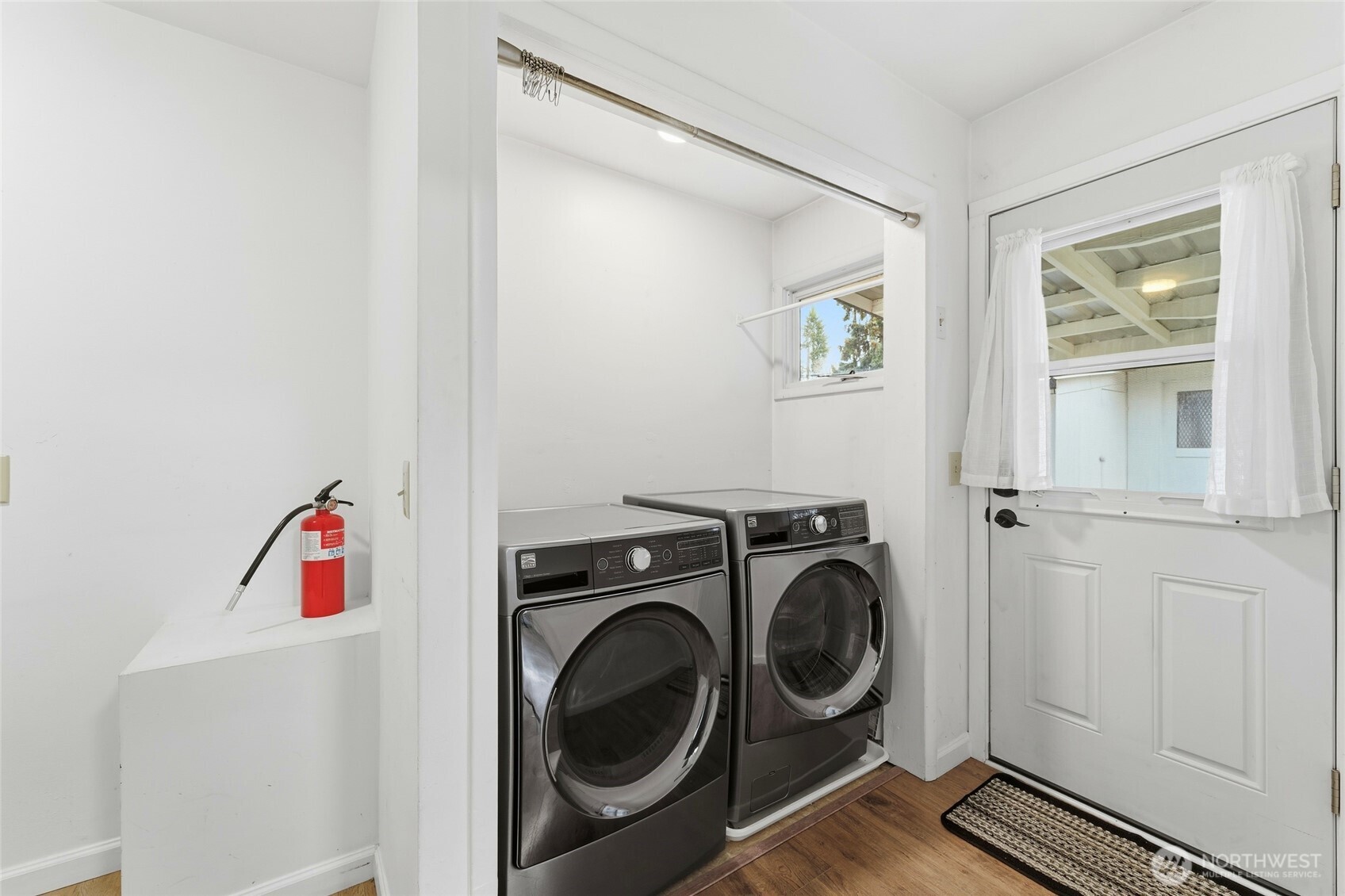 624 Juniper Street Walla Walla, WA 99362 - Photo 9 of 25 a utility room with dryer and washer