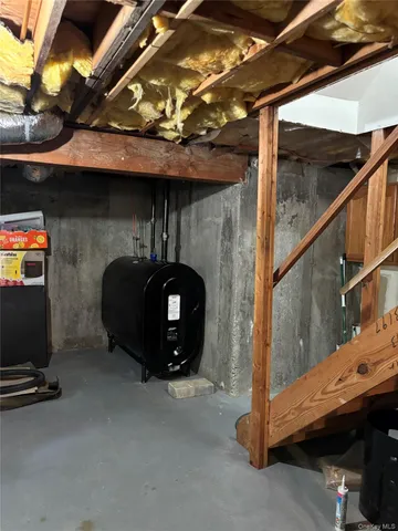 $1,350,000 | 27 Newtown Court, Hampton Bays, NY 11946