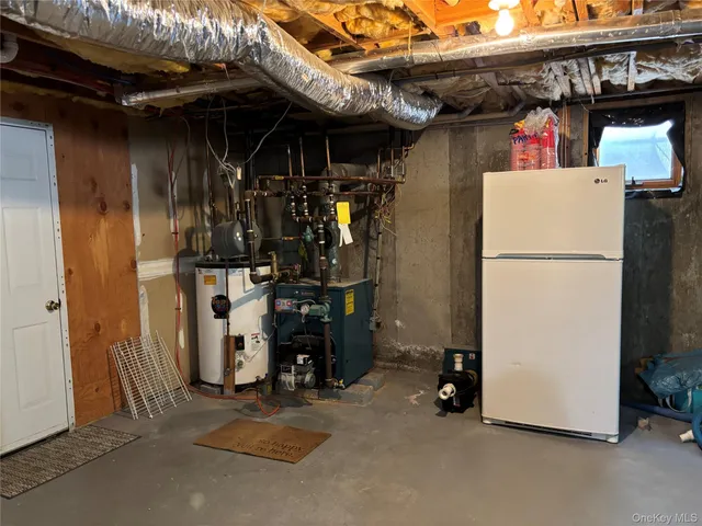 $1,350,000 | 27 Newtown Court, Hampton Bays, NY 11946