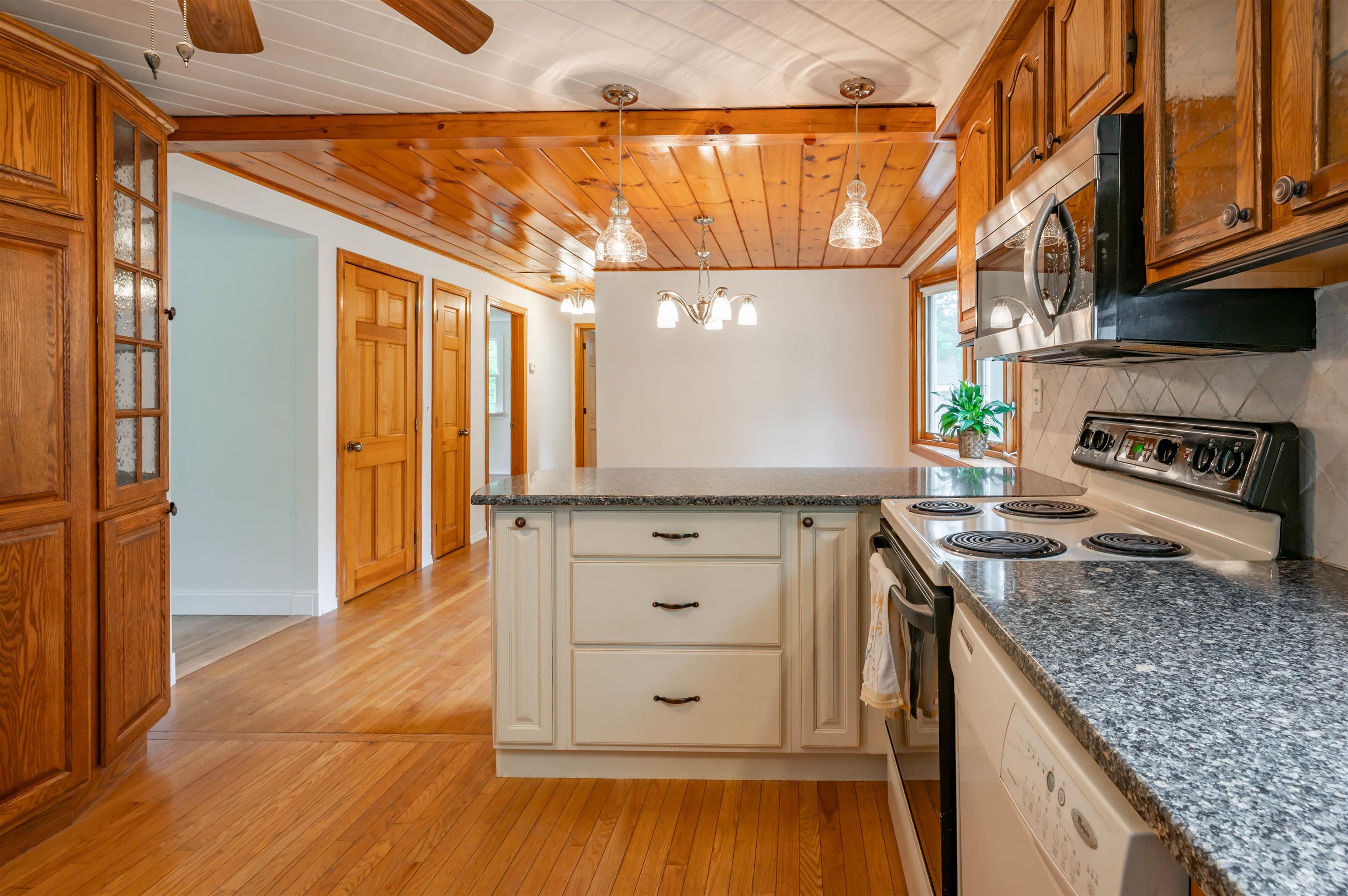 192 Searles Road Nashua, NH 03062 - Photo 39 of 46