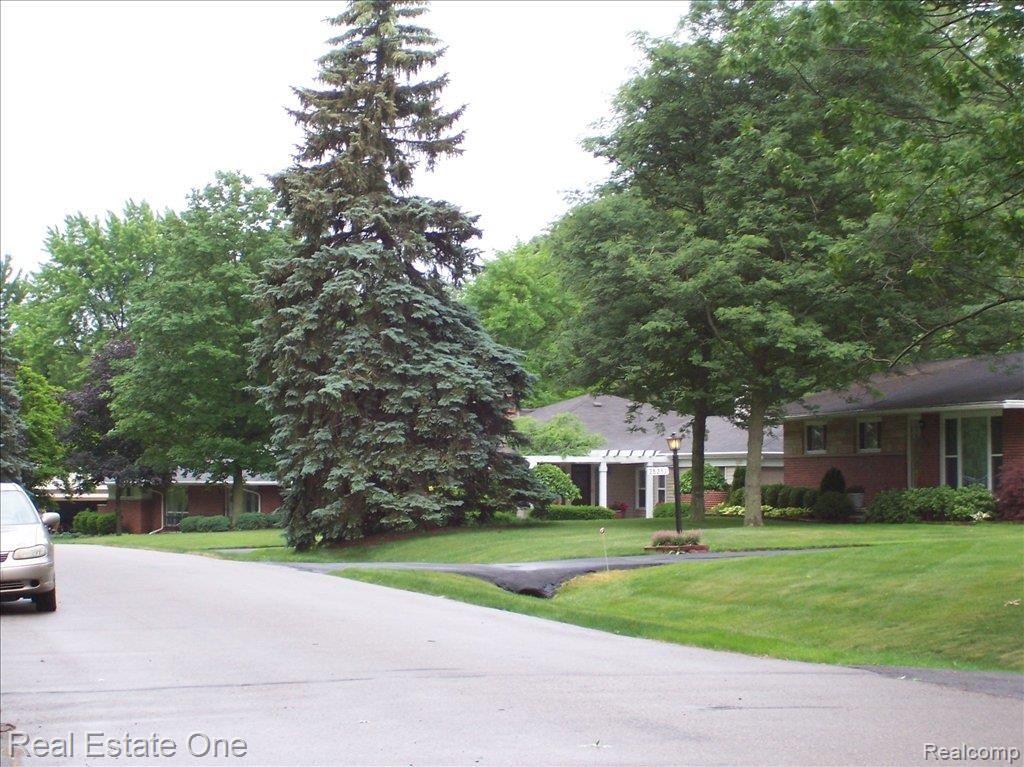 28314 Peppermill Road Farmington, MI 48331 - Photo 2 of 2 street