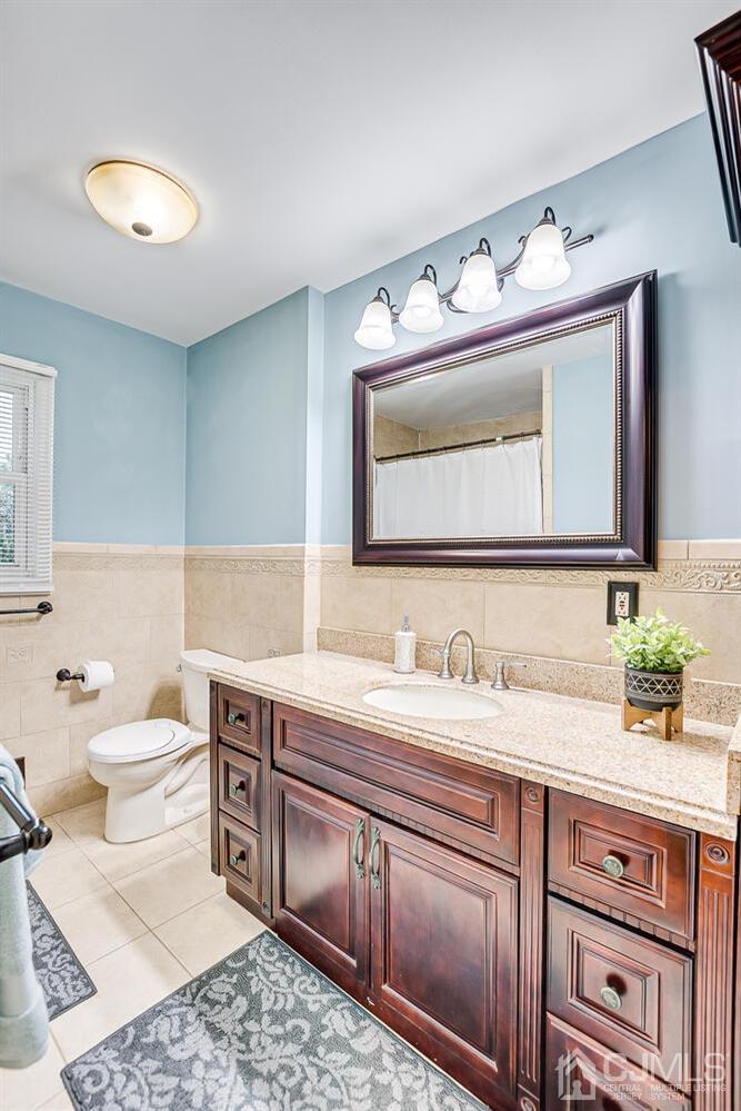 937 New Dover Road Edison, NJ 08820 - Photo 35 of 51 a bathroom with a toilet sink and mirror