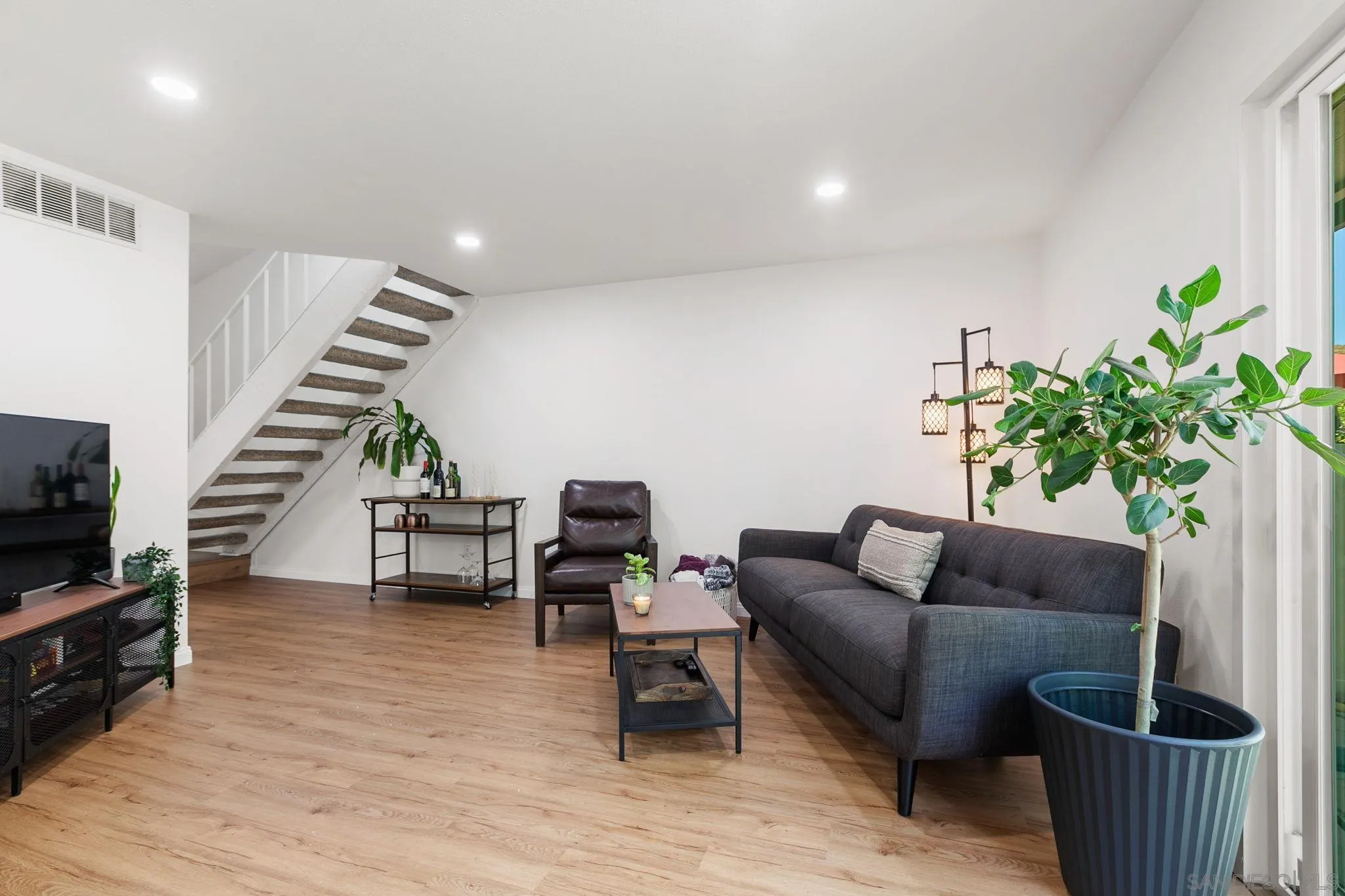 14283 Mariana Drive Poway, CA 92064 - Photo 4 of 28 a living room with furniture and a potted plant