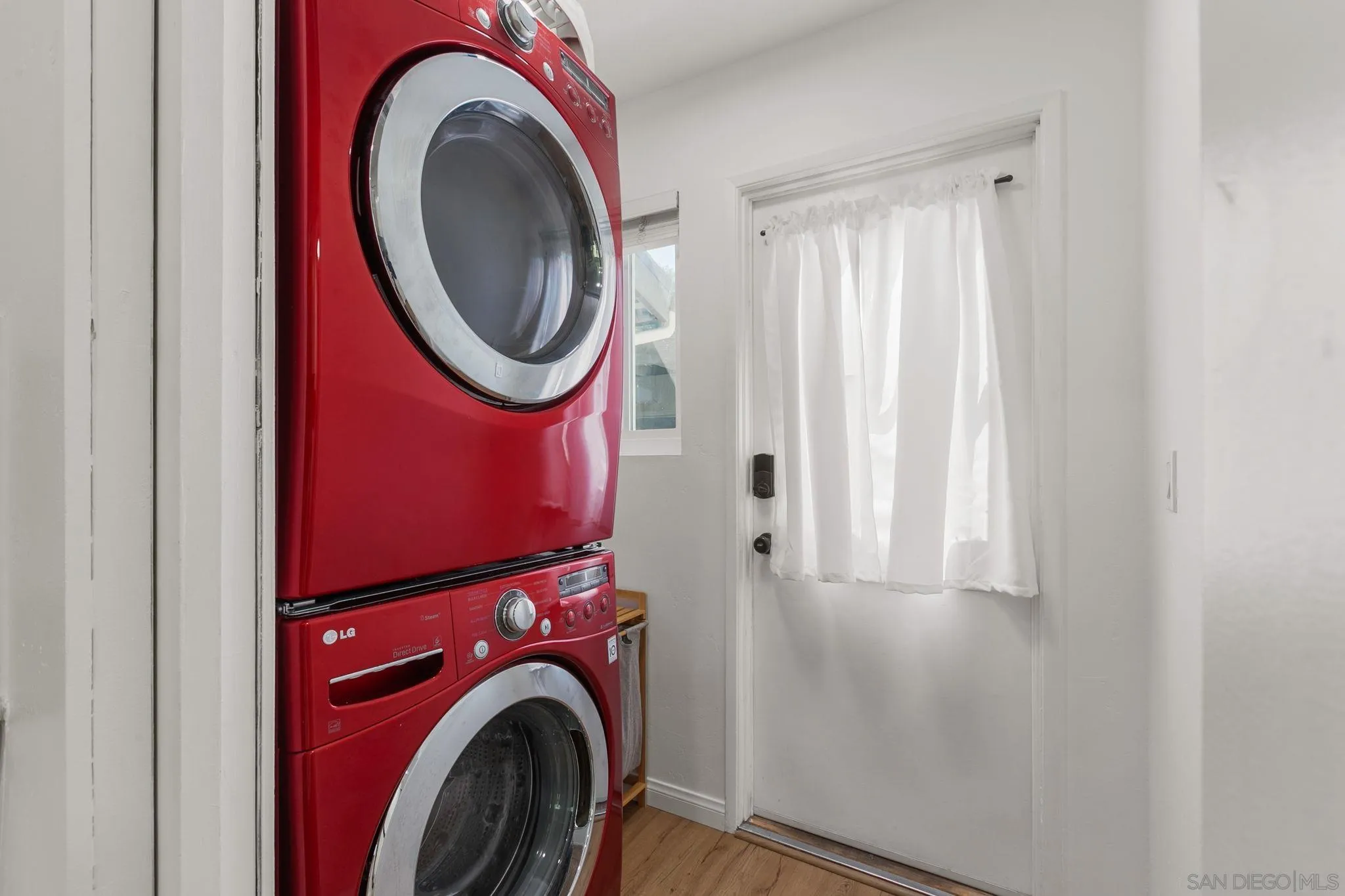 14283 Mariana Drive Poway, CA 92064 - Photo 9 of 28 a utility room with dryer and washer
