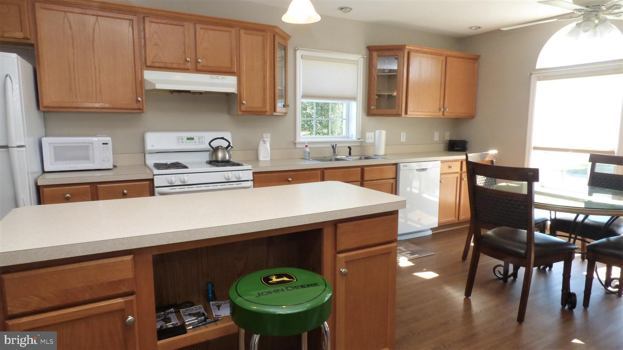 73 Oak Ridge Lane Manahawkin, NJ 08050 - Photo 10 of 28 Gallery Image 10