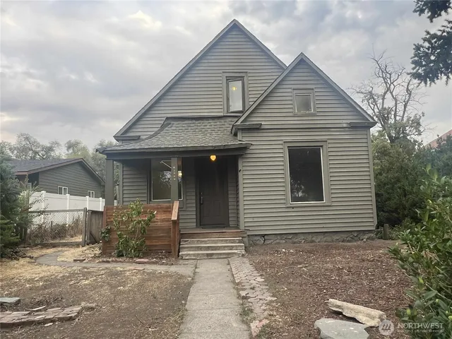 a view of a house with a yard and garage