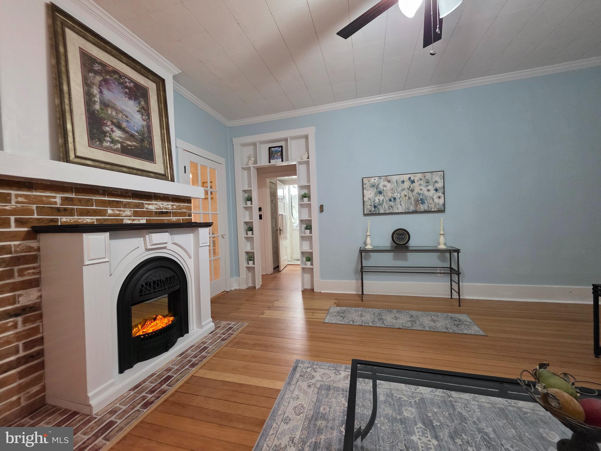 175 South Court Street Luray, VA 22835 - Photo 5 of 43 electric fireplace with heatilator