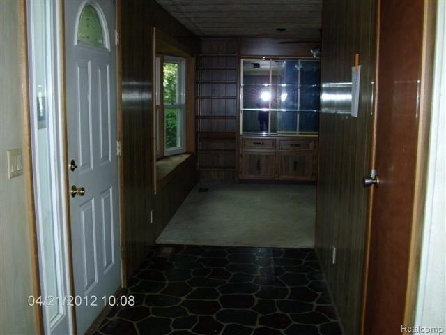 419 West Snover Road Mayville, MI 48744 - Photo 5 of 22 entry.jpg