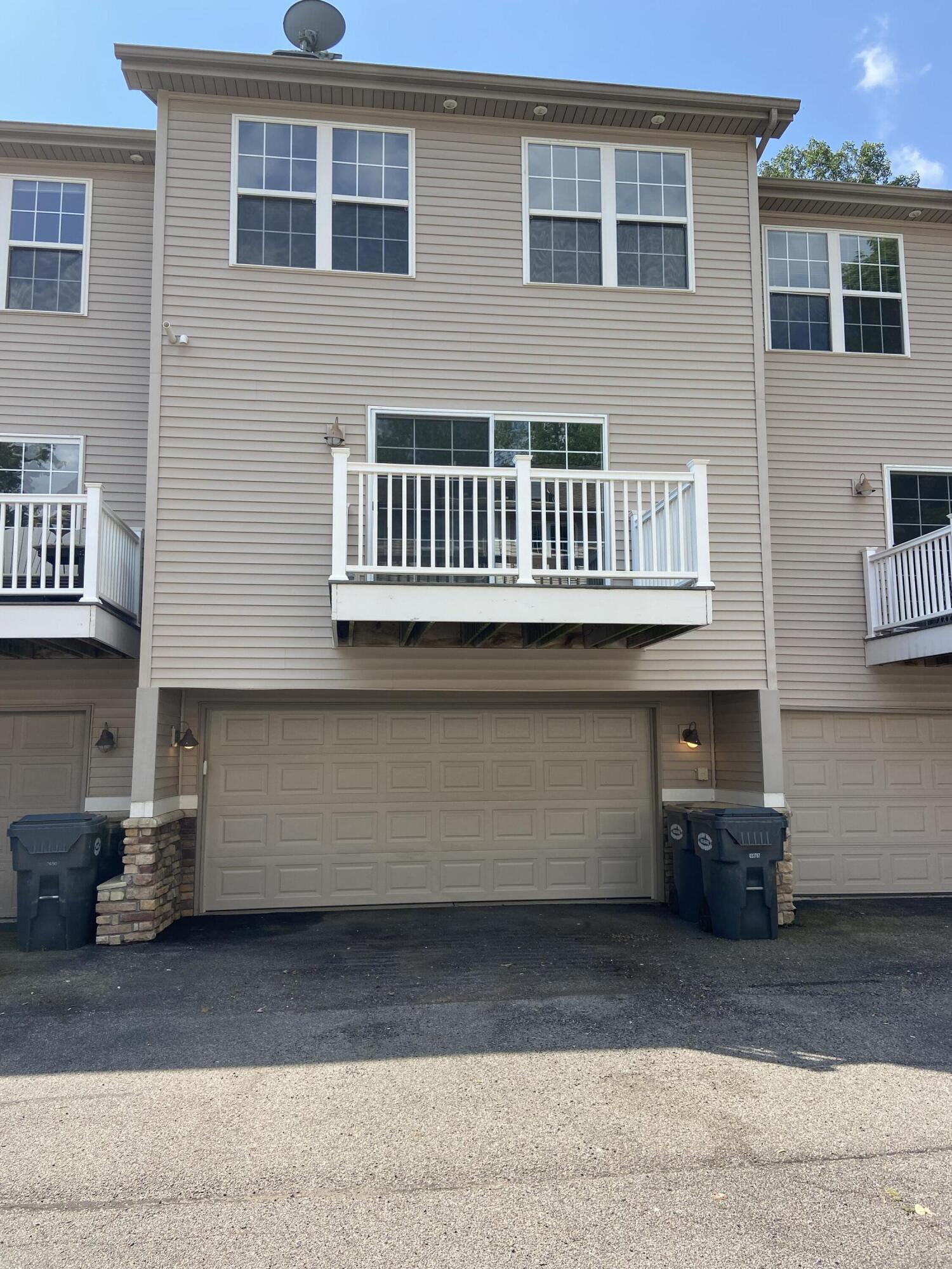 3470 Rivers Edge Dr. St. Joseph, MI 49085 - Photo 2 of 17 IMG_5663