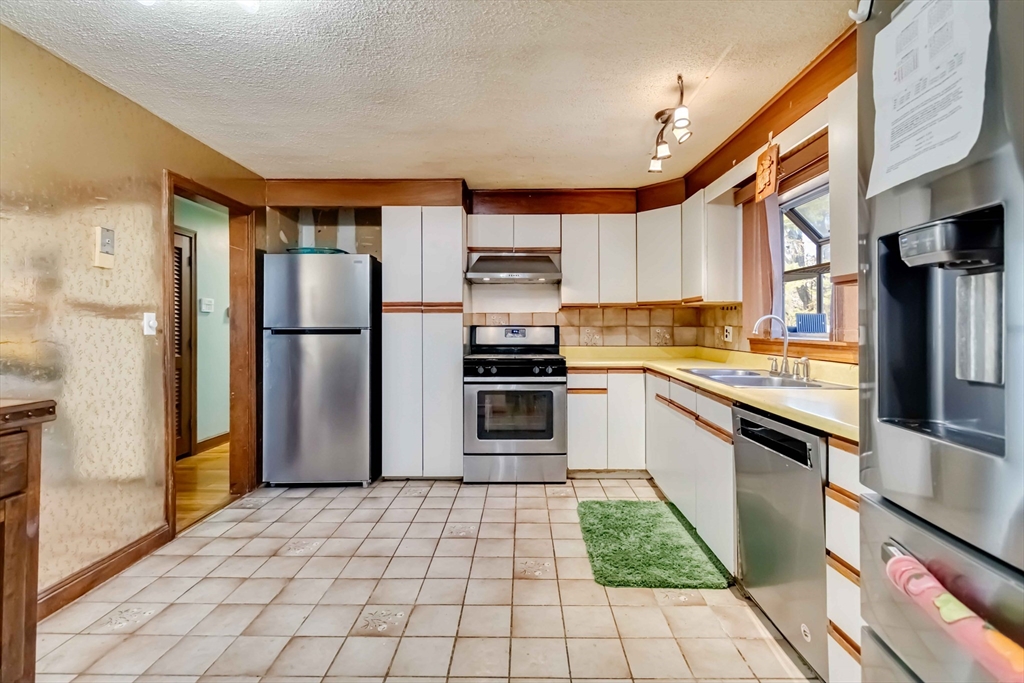86 Spruce Road Reading, MA 01867 - Photo 20 of 36 Gallery Image 20