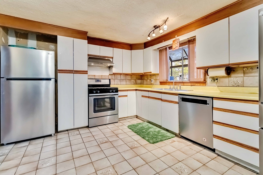 86 Spruce Road Reading, MA 01867 - Photo 22 of 36 Gallery Image 22