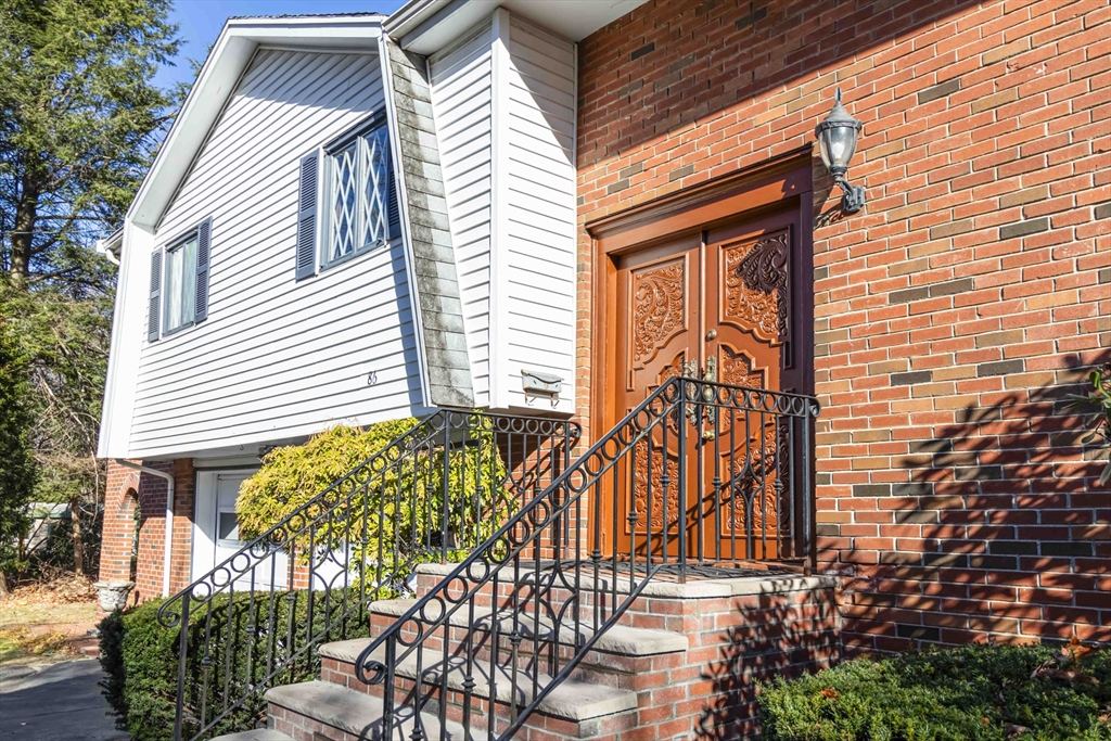 86 Spruce Road Reading, MA 01867 - Photo 4 of 36 Gallery Image 4