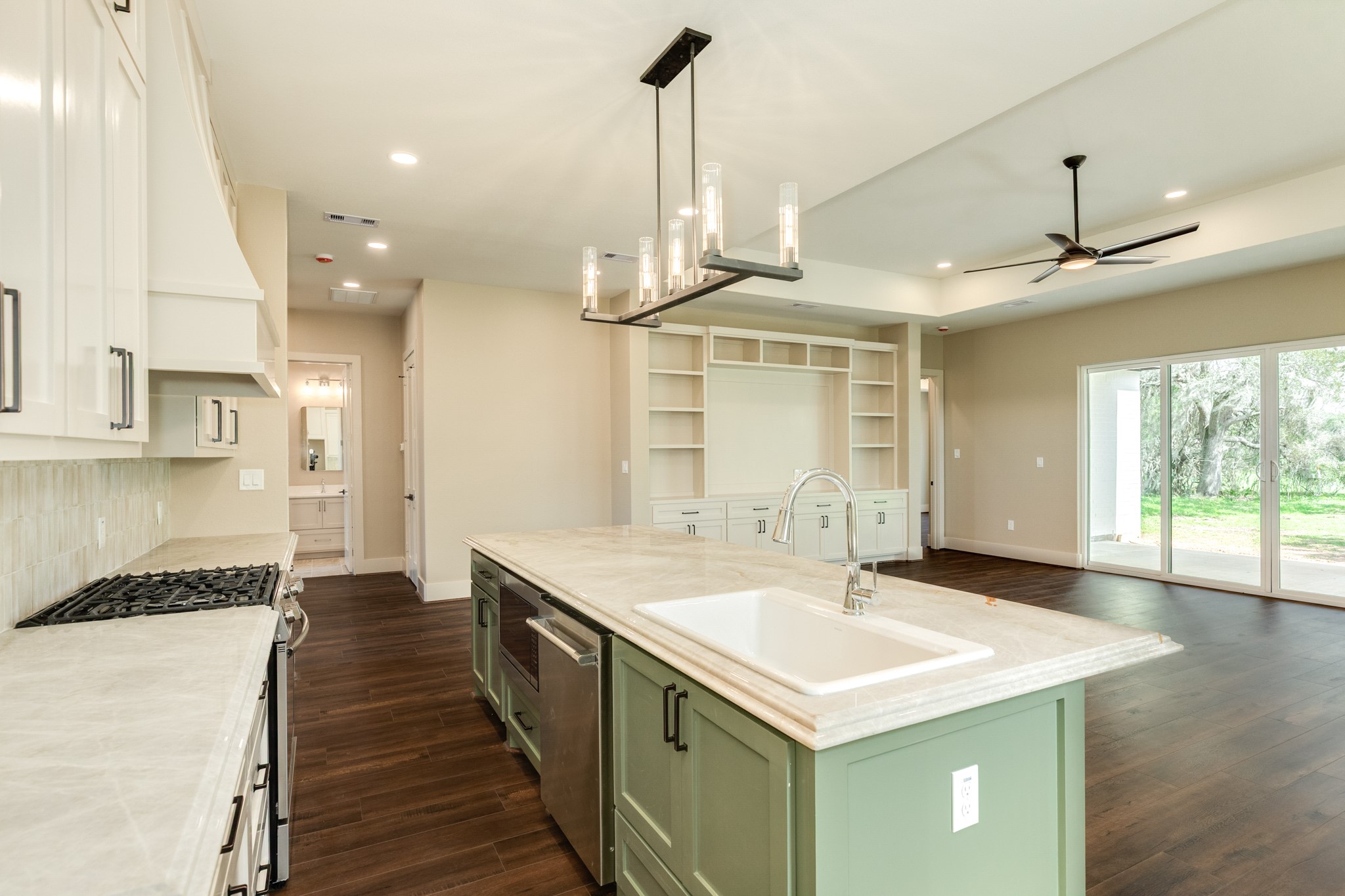 1737 Flintlock Court Angleton, TX 77515 - Photo 19 of 47 All state of the art appliances and an over sized porcilian sink are two of our favorite features of this home.