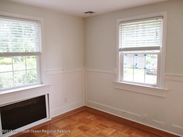 168 Waterworks Road Freehold, NJ 07728 - Photo 8 of 10 352-668270 - Dining area