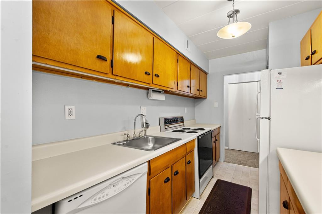 55 Highland Road, Unit 205 Bethel Park, PA 15102 - Photo 14 of 34