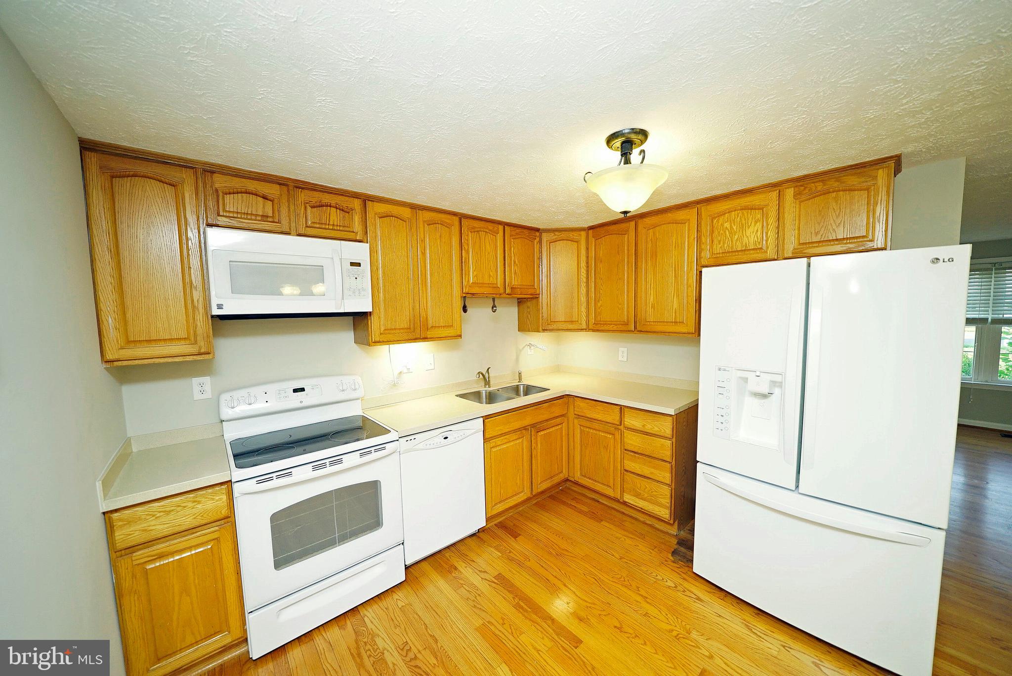 4523 Cub Run Road Chantilly, VA 20151 - Photo 12 of 30 KITCHEN 3