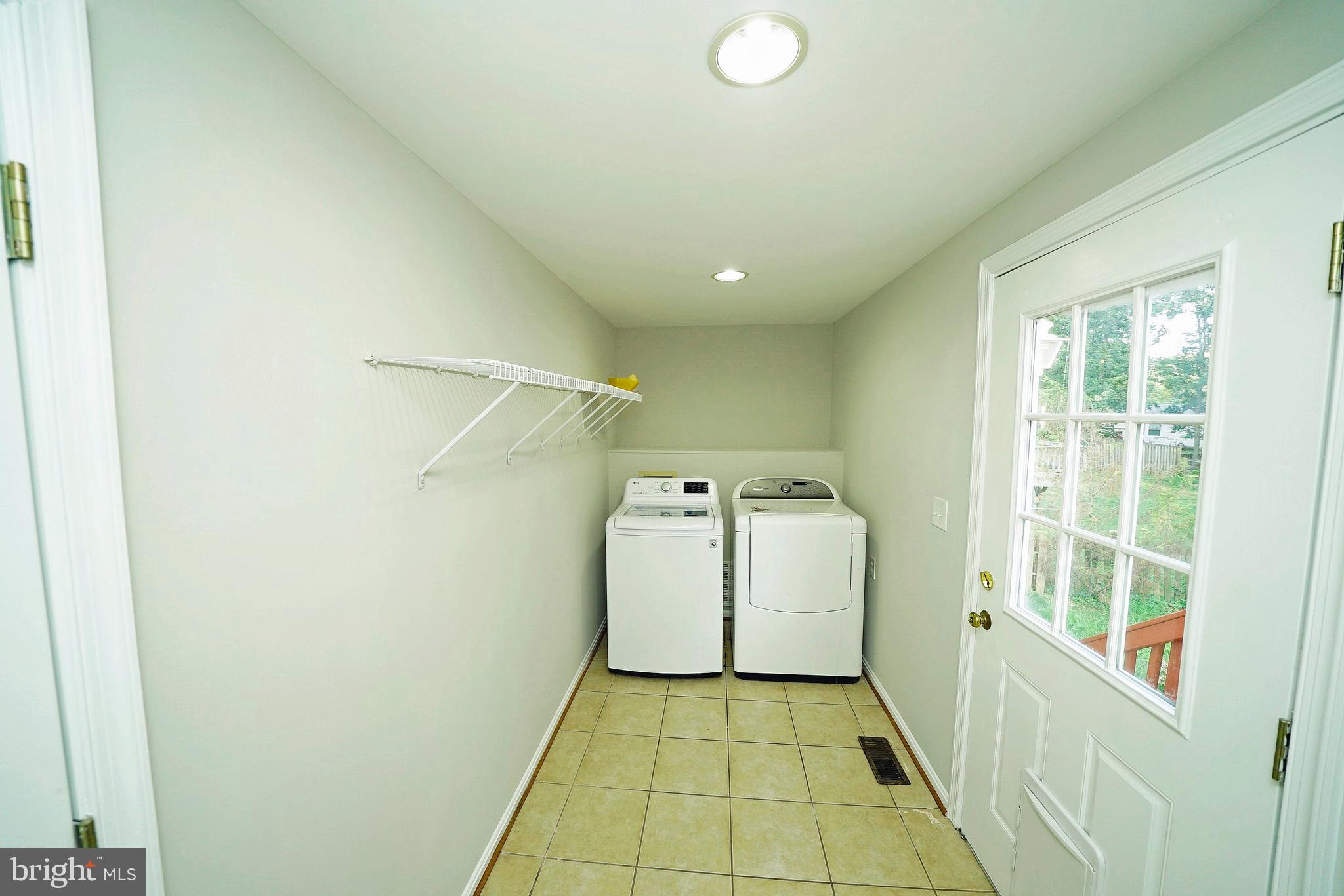 4523 Cub Run Road Chantilly, VA 20151 - Photo 13 of 30 MAIN LEVEL LAUNDRY ROOM