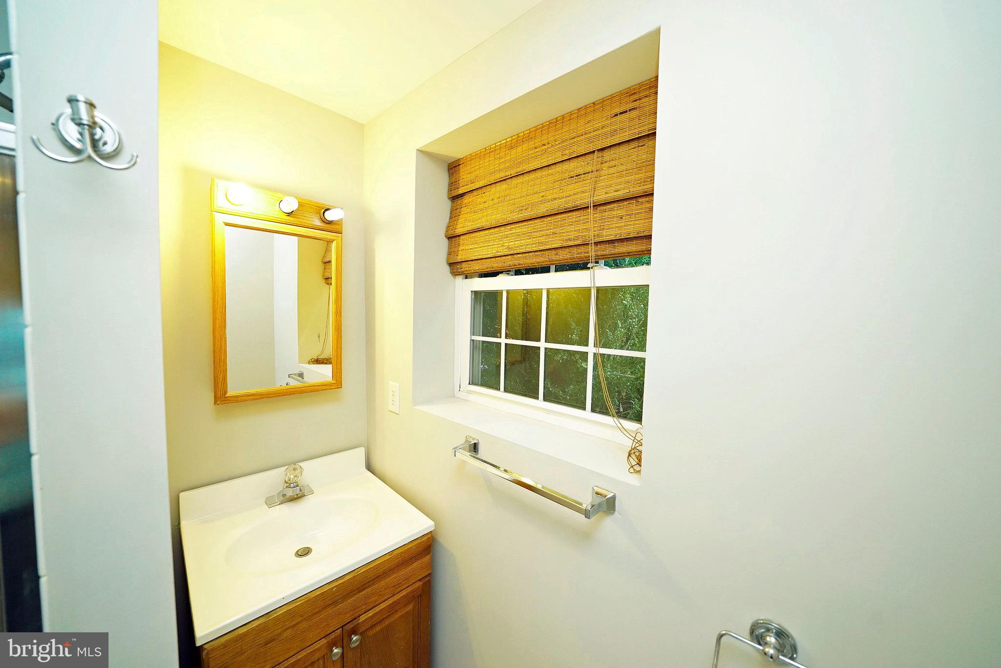 4523 Cub Run Road Chantilly, VA 20151 - Photo 18 of 30 LOWER LEVEL FULL BATH 2
