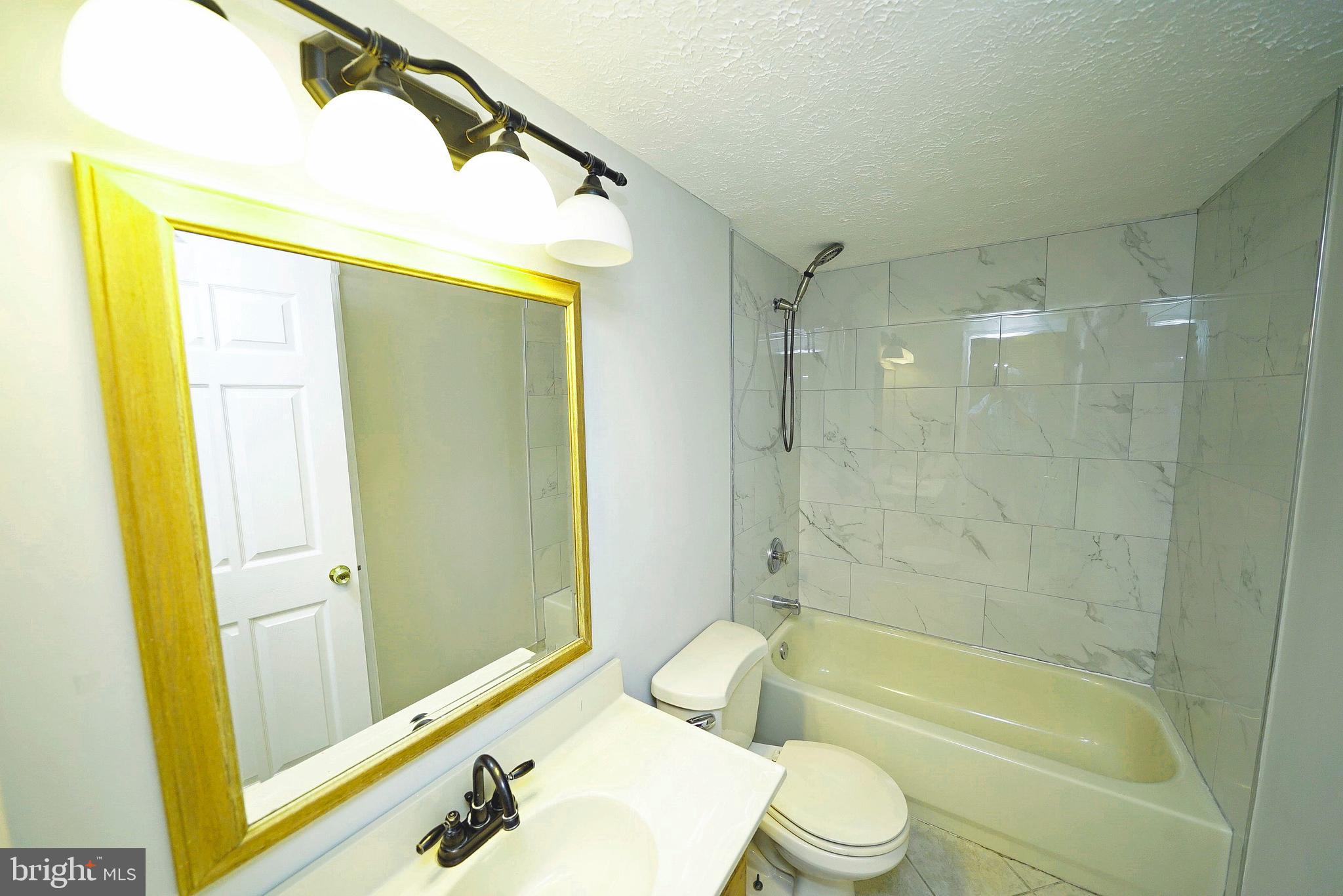 4523 Cub Run Road Chantilly, VA 20151 - Photo 23 of 30 UPPER LEVEL FULL BATH 1