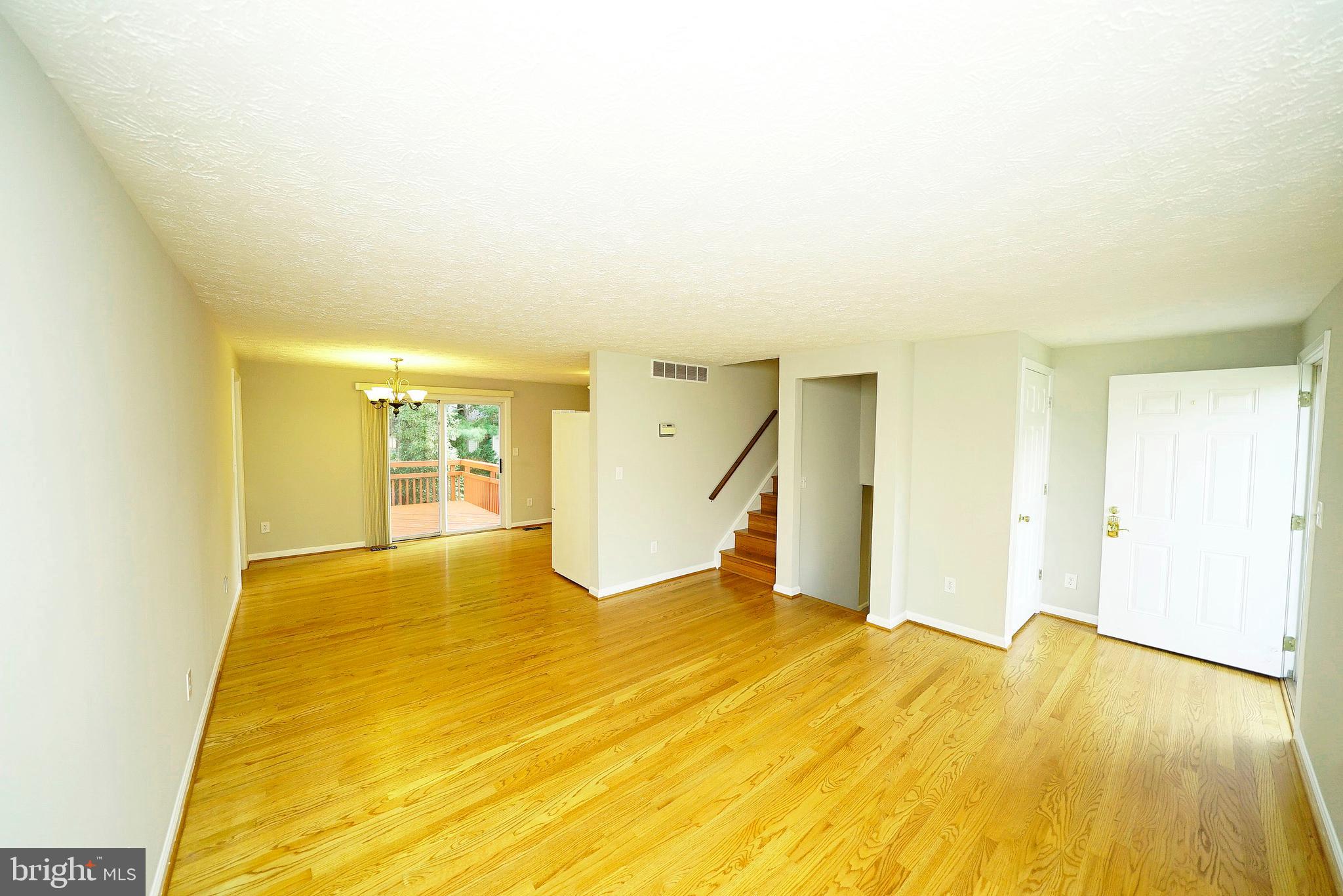 4523 Cub Run Road Chantilly, VA 20151 - Photo 9 of 30 LIVING ROOM 3